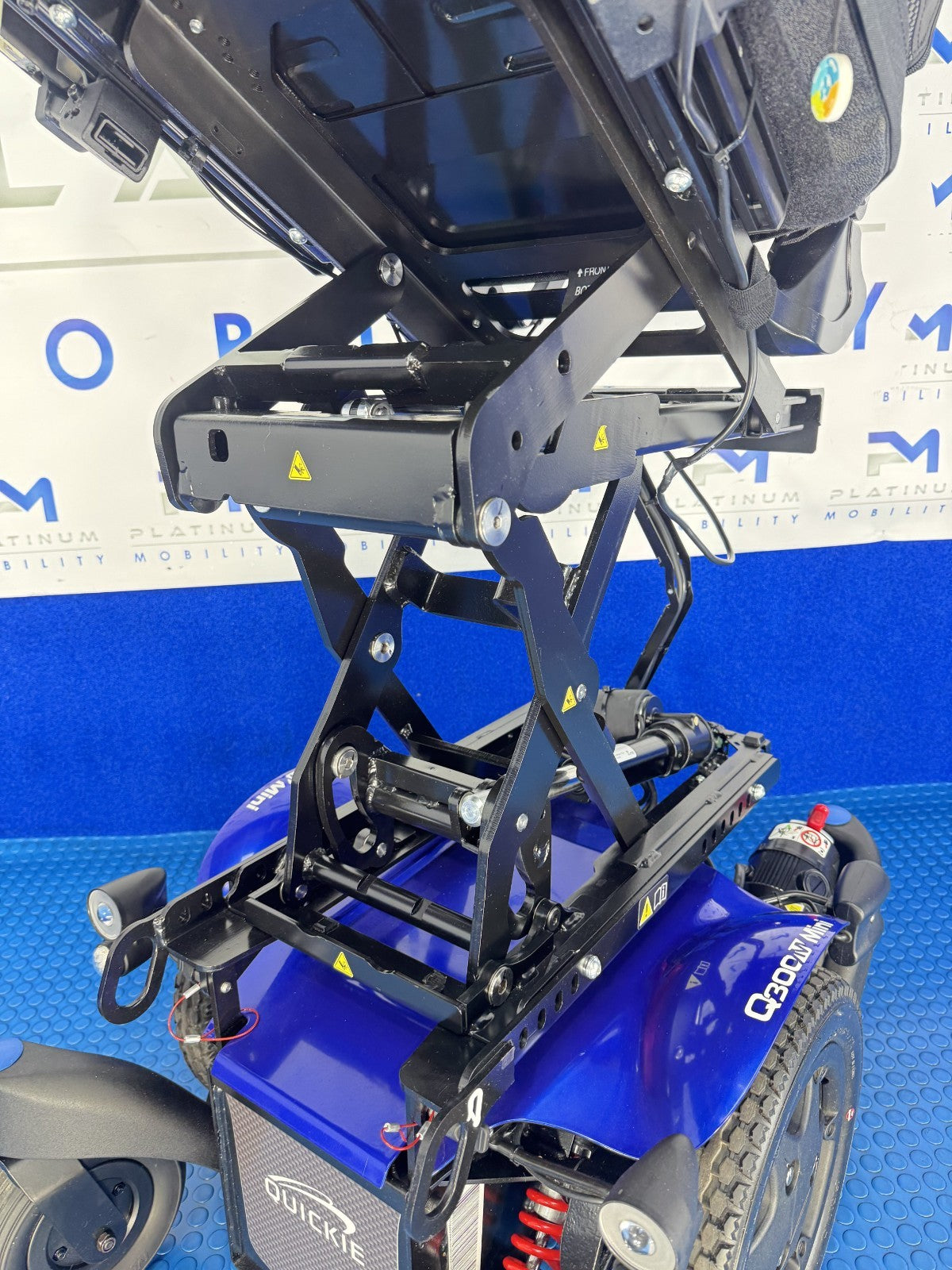 2025 Sunrise Quickie Q300M 6 mph Riser, Tilt, Manual Recline Powerchair 2912