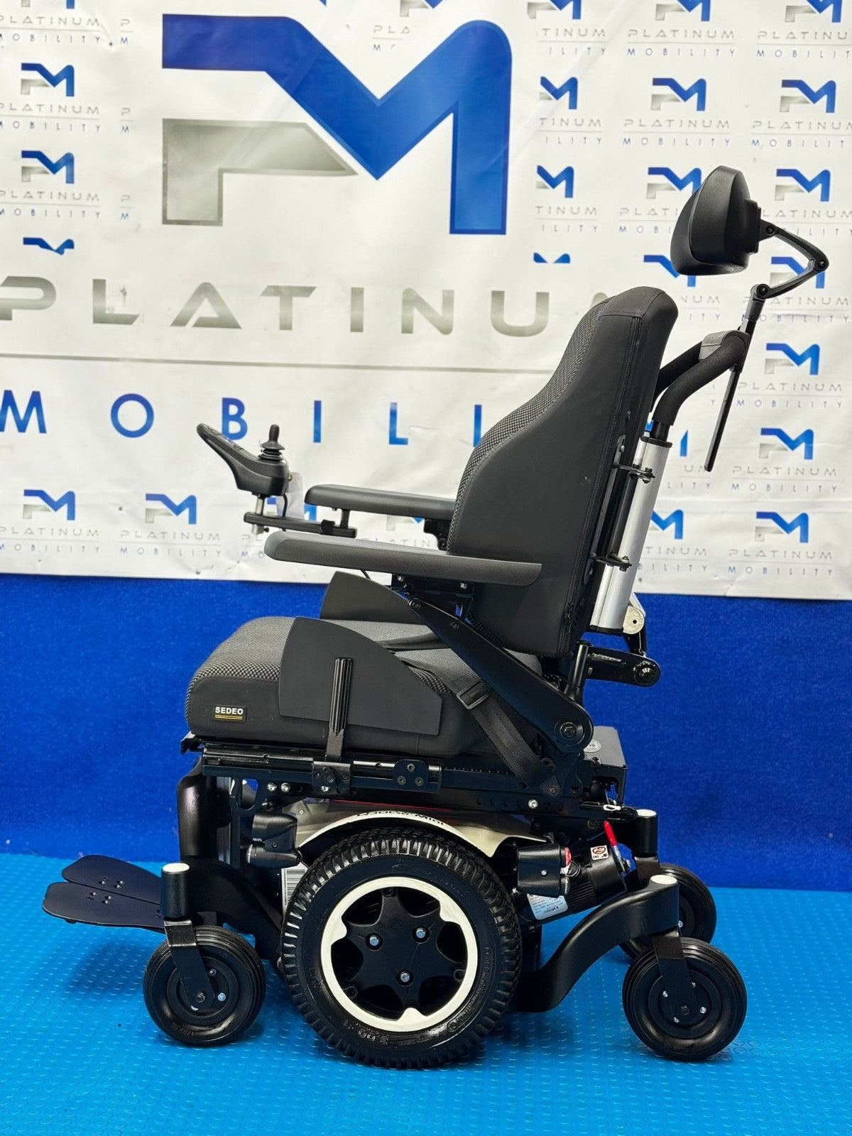 Sunrise Quickie Q300 M Mini Powerchair 6 mph Riser Electric Wheelchair 1874