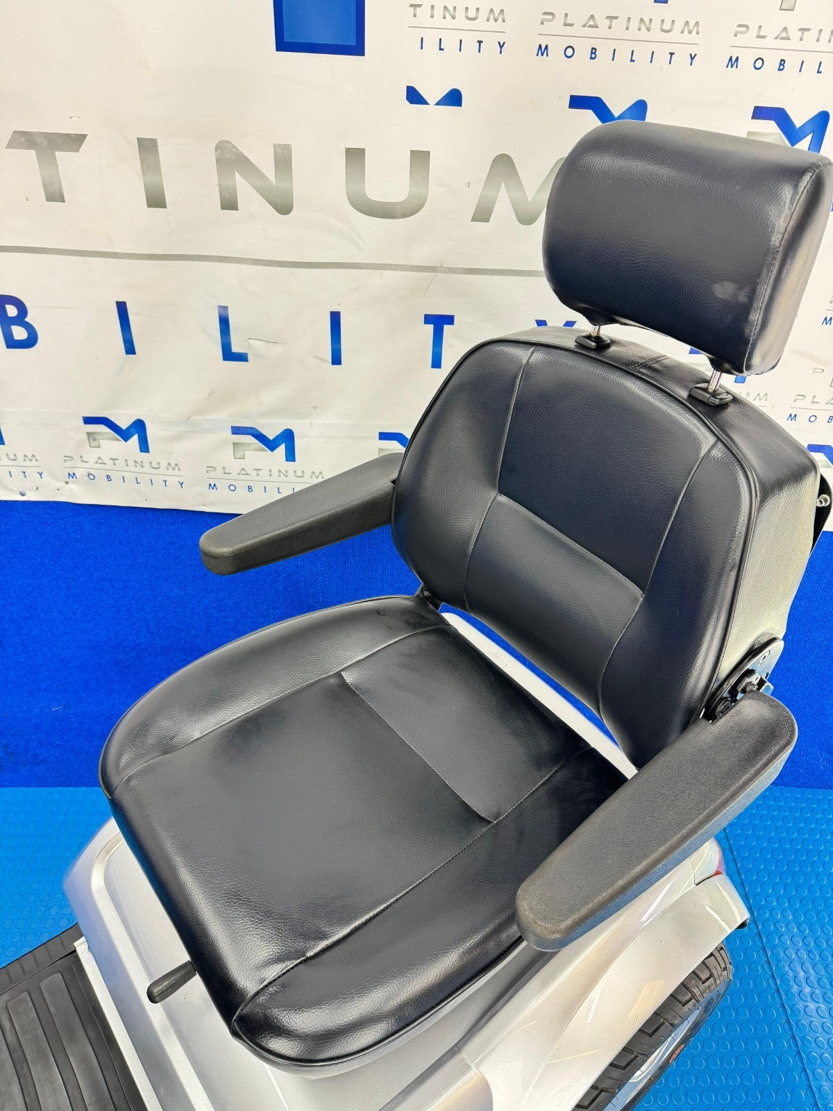 TGA Breeze S4 8MPH All Terrain Mobility Scooter Stunning Condition 2108