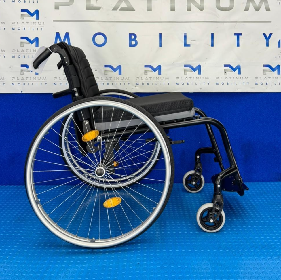 Sunrise Quickie Argon 2 Manual Active Wheelchair Stunning (17 INCH) *2175