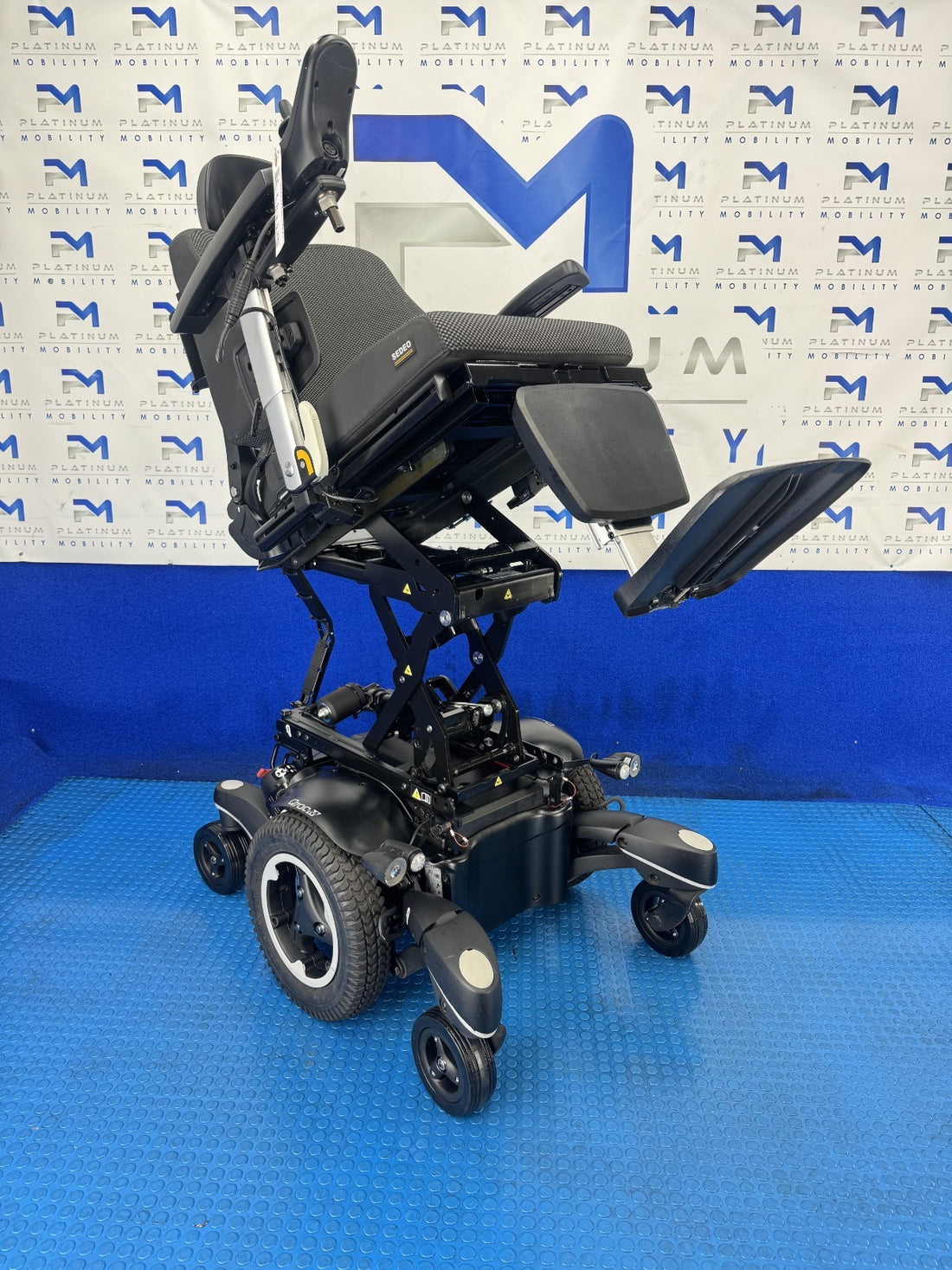 Sunrise Quickie Q700 M 6mph Electric Rise Tilt solid Tyres Wheelchair 2554