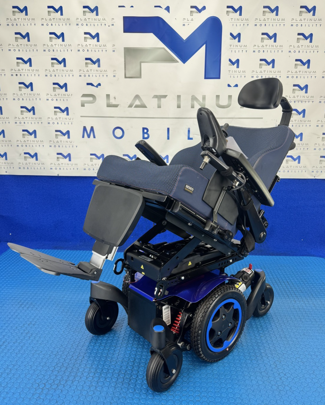 Sunrise Quickie Q300M Mini Powerchair 6 mph Riser Electric Wheelchair 2254