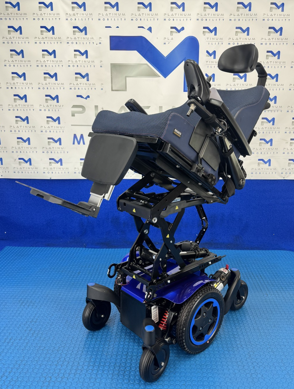 Sunrise Quickie Q300M Mini Powerchair 6 mph Riser Electric Wheelchair 2254