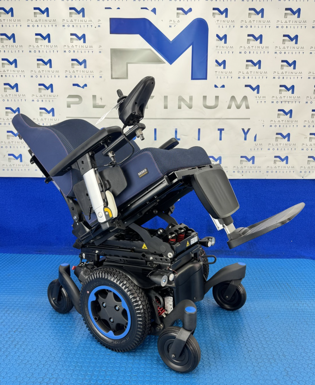 SUNRISE QUICKIE Q500M 6MPH ELECTRIC WHEELCHAIR TILT AND RISER POWERCHAIR 677
