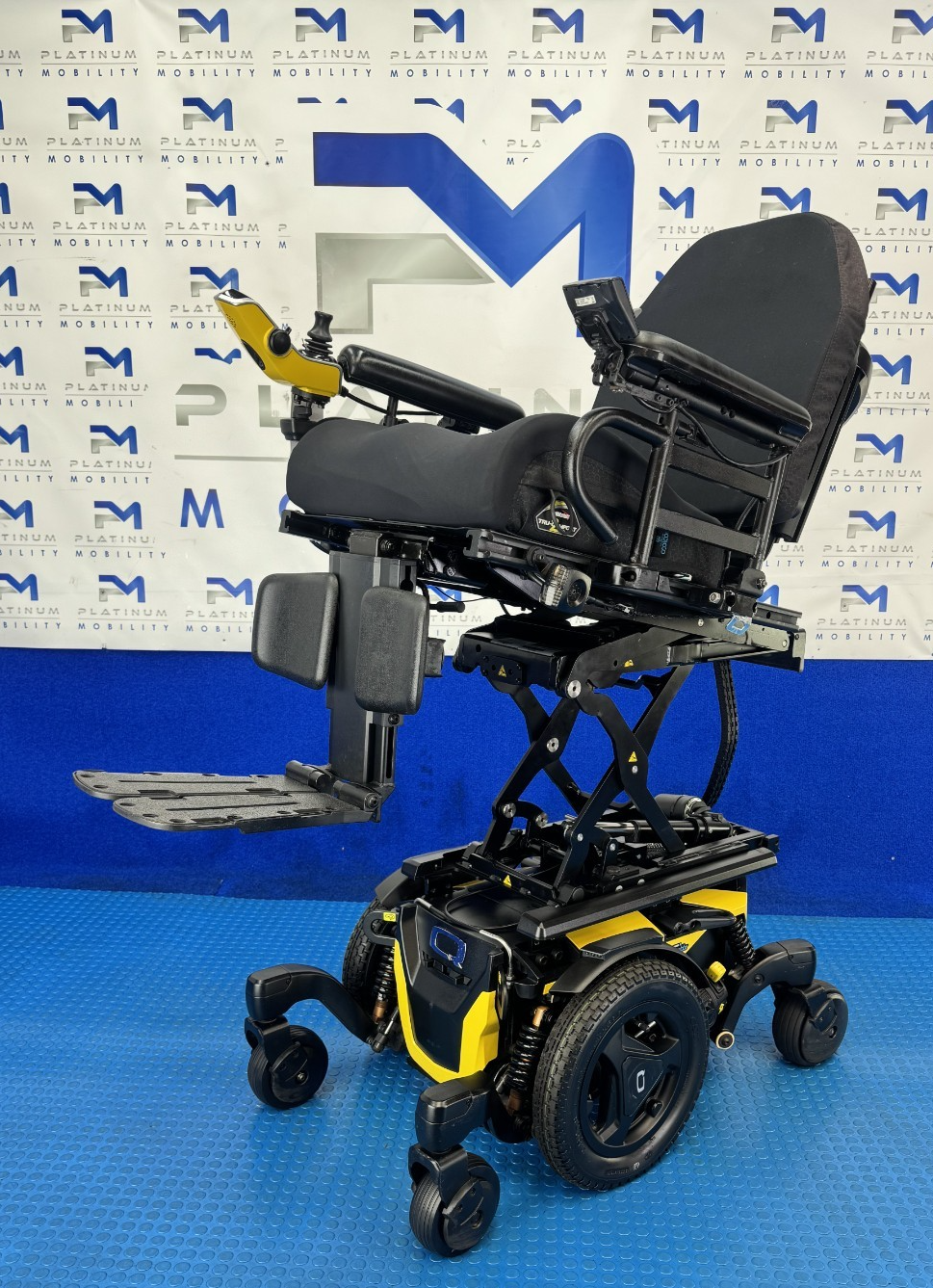 PRIDE QUANTUM EDGE 3 STRETTO i-LEVEL 6 MPH ELECTRIC MOBILITY POWERCHAIR 2005