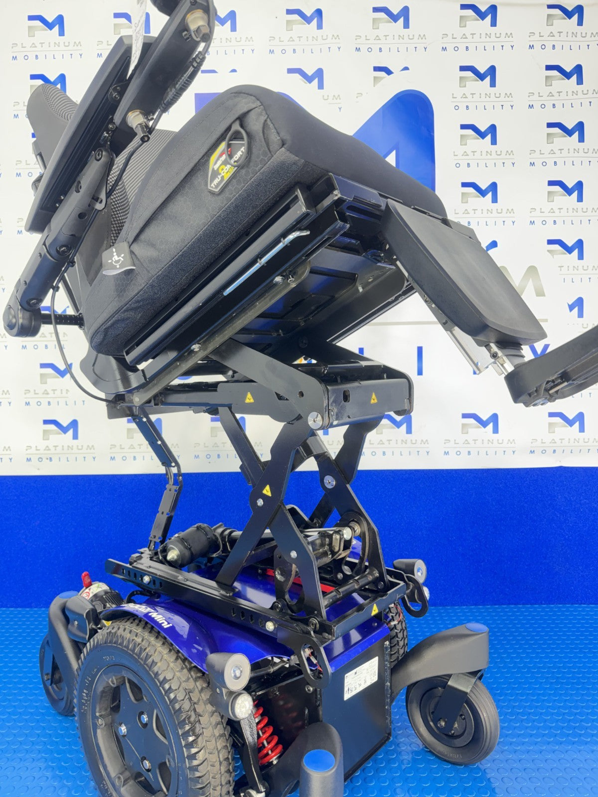 Sunrise Quickie Q300M 6 mph Riser, Tilt, Manual Recline Electric Wheelchair 2882