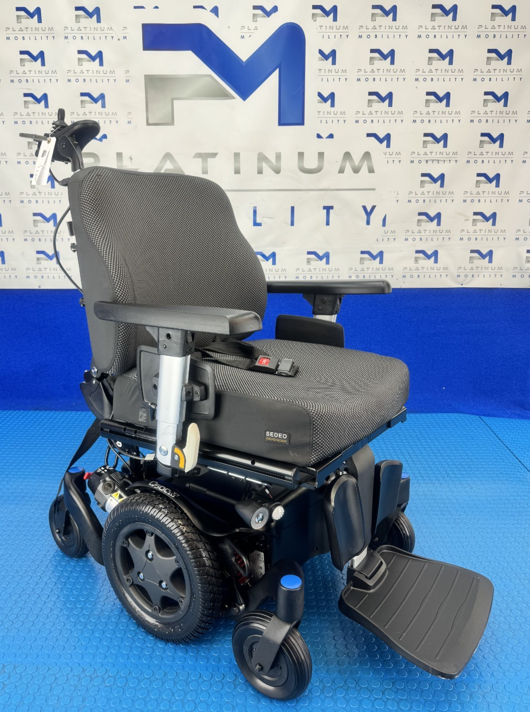 CUSTOM Sunrise Quickie Q500 M Powerchair – 6mph Riser Electric Wheelchair 2289