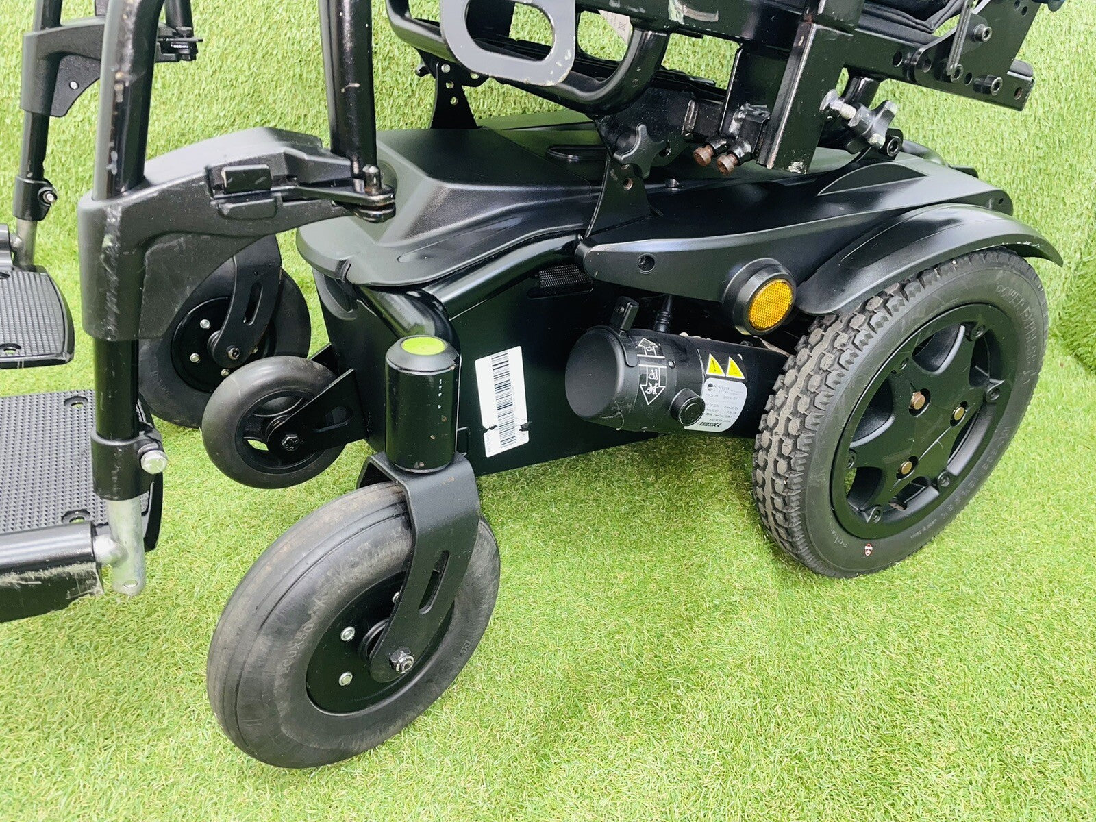 Powerchair Quickie Q100R Compact Indoor Outdoor Sunrise Medical Comfy Mid Wheel