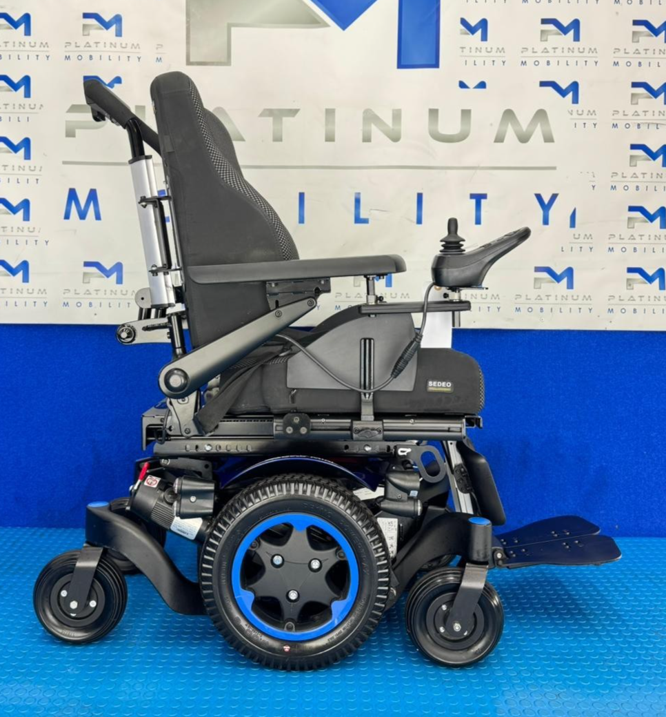 Sunrise Quickie Q300 M Mini Powerchair 6 mph Riser Electric Wheelchair 2223