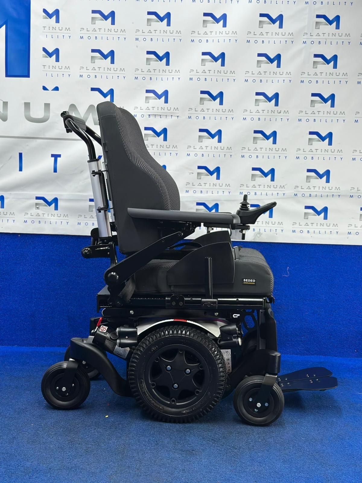 Quickie Q300 Mini Powerchair – 6mph Riser Electric Wheelchair by Sunrise (1485)