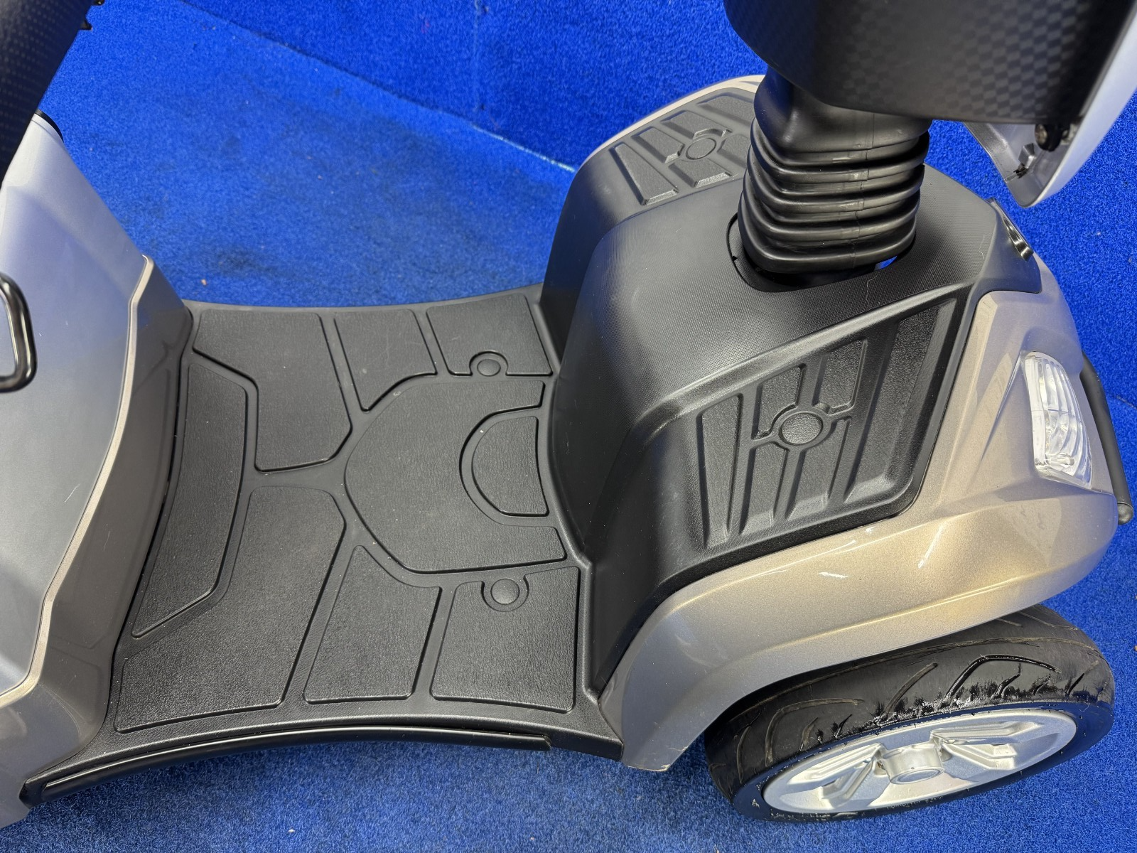 Kymco Agility | Narrow & Agile Mid-Size 8mph Electric Mobility Scooter  1750