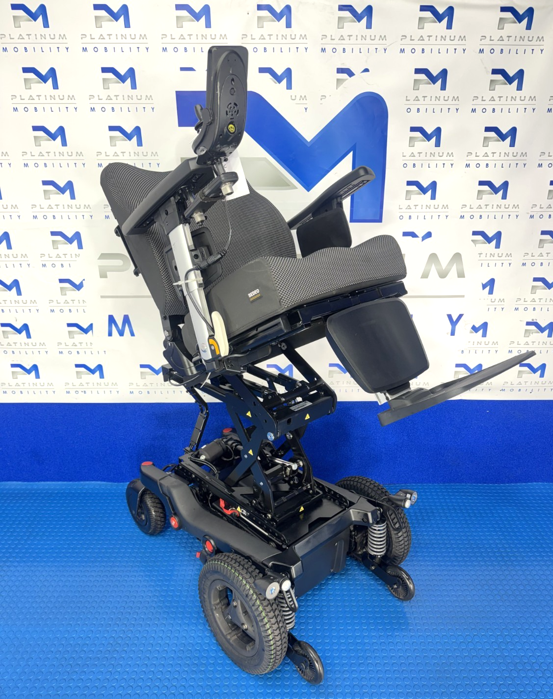 Sunrise Quickie Q700R FWD 6mph Powerchair Rise Tilt New Batteries Ref 4015