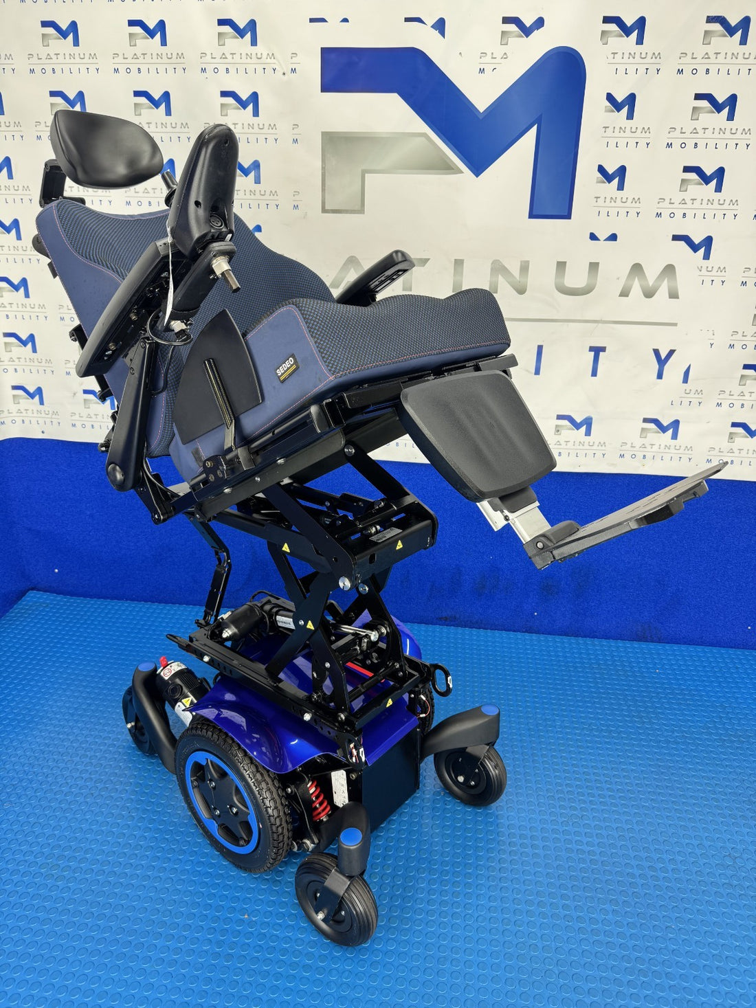 Sunrise Quickie Q300M Mini Powerchair 4 mph Riser Electric Wheelchair 1935