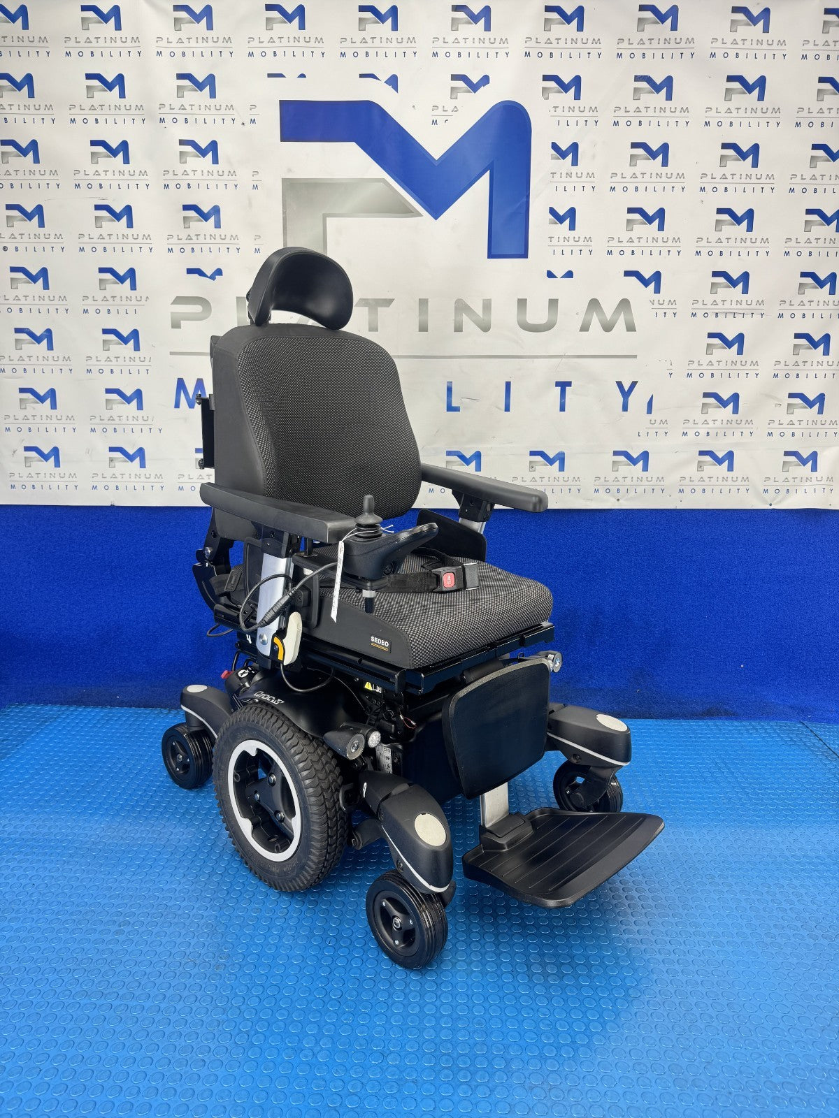 Sunrise Quickie Q700 M 6mph Electric Rise Tilt solid Tyres Wheelchair 2554