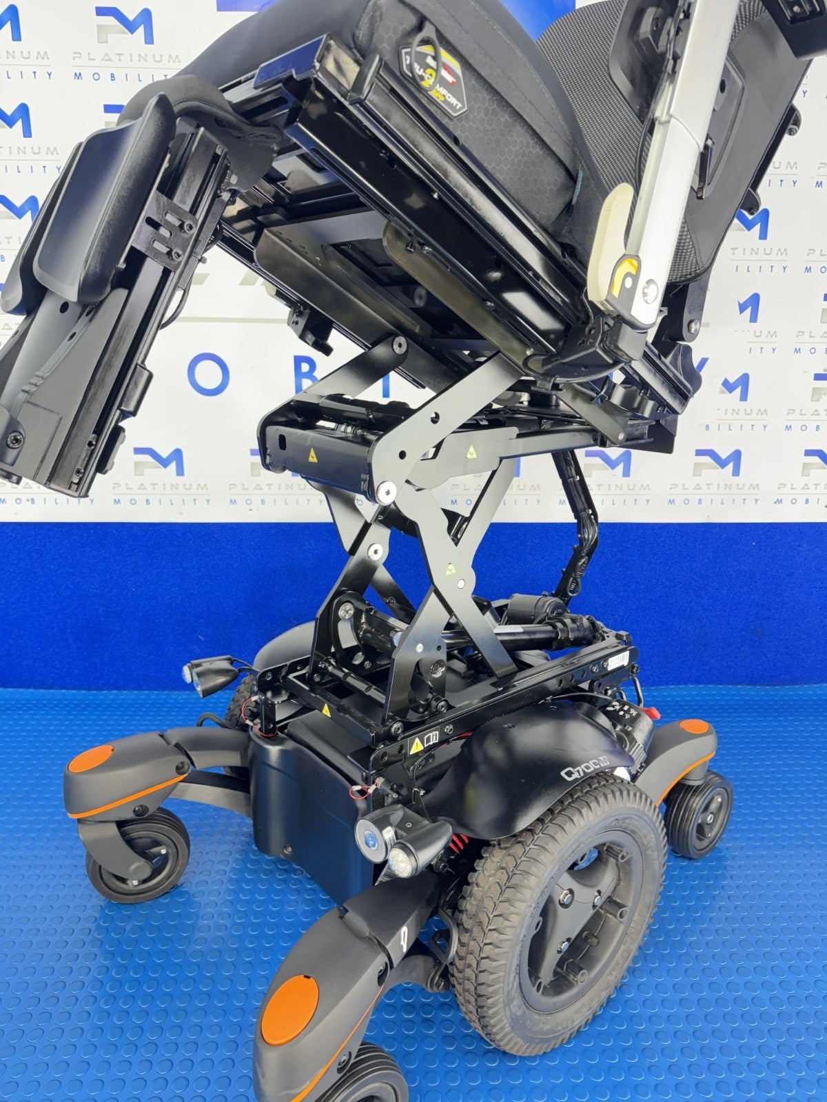Sunrise Quickie Q700 M 6mph Electric Rise Tilt Electric Legs Powerchair 4214
