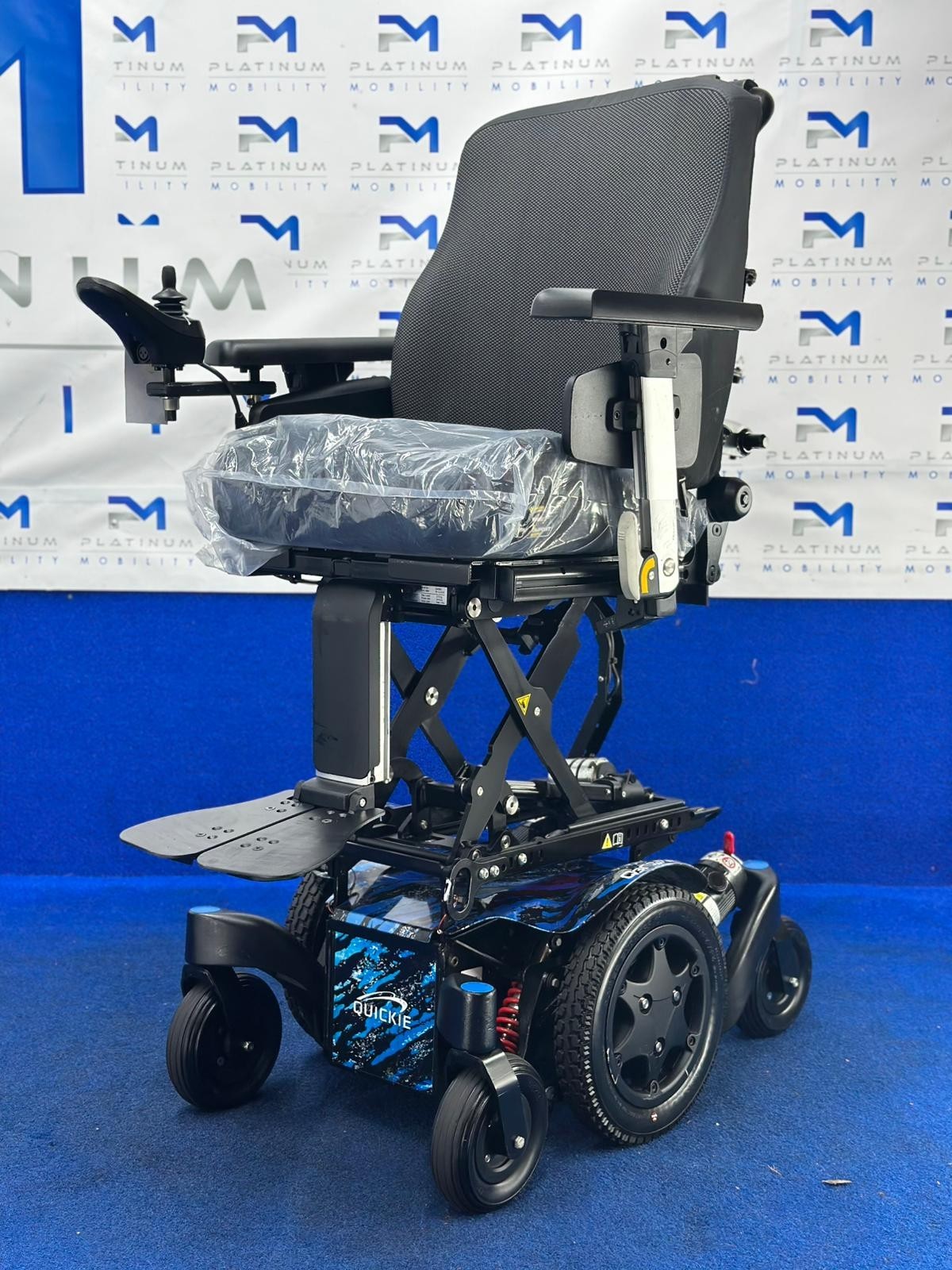 Quickie Q300 M Mini Powerchair 4 mph Riser Electric Wheelchair by Sunrise (1519)