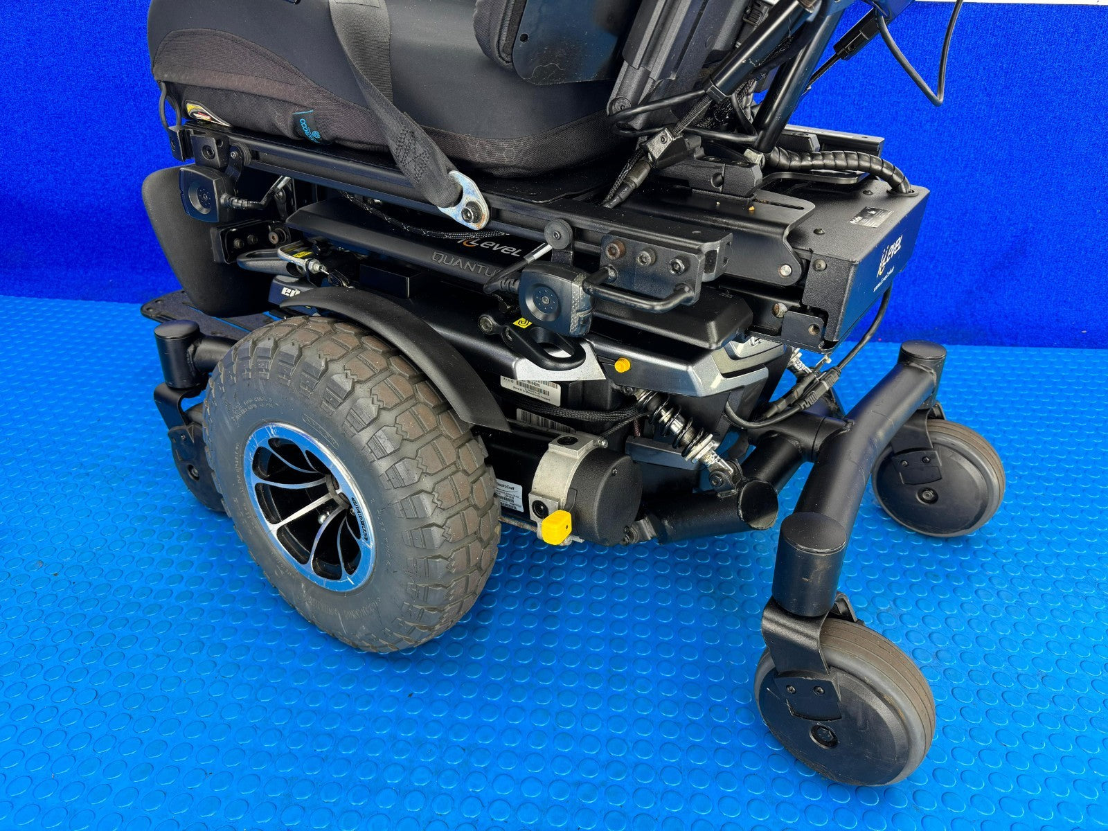 PRIDE QUANTUM Q6 EDGE Z 2.0 i-LEVEL 6 MPH ELECTRIC MOBILITY POWERCHAIR 871