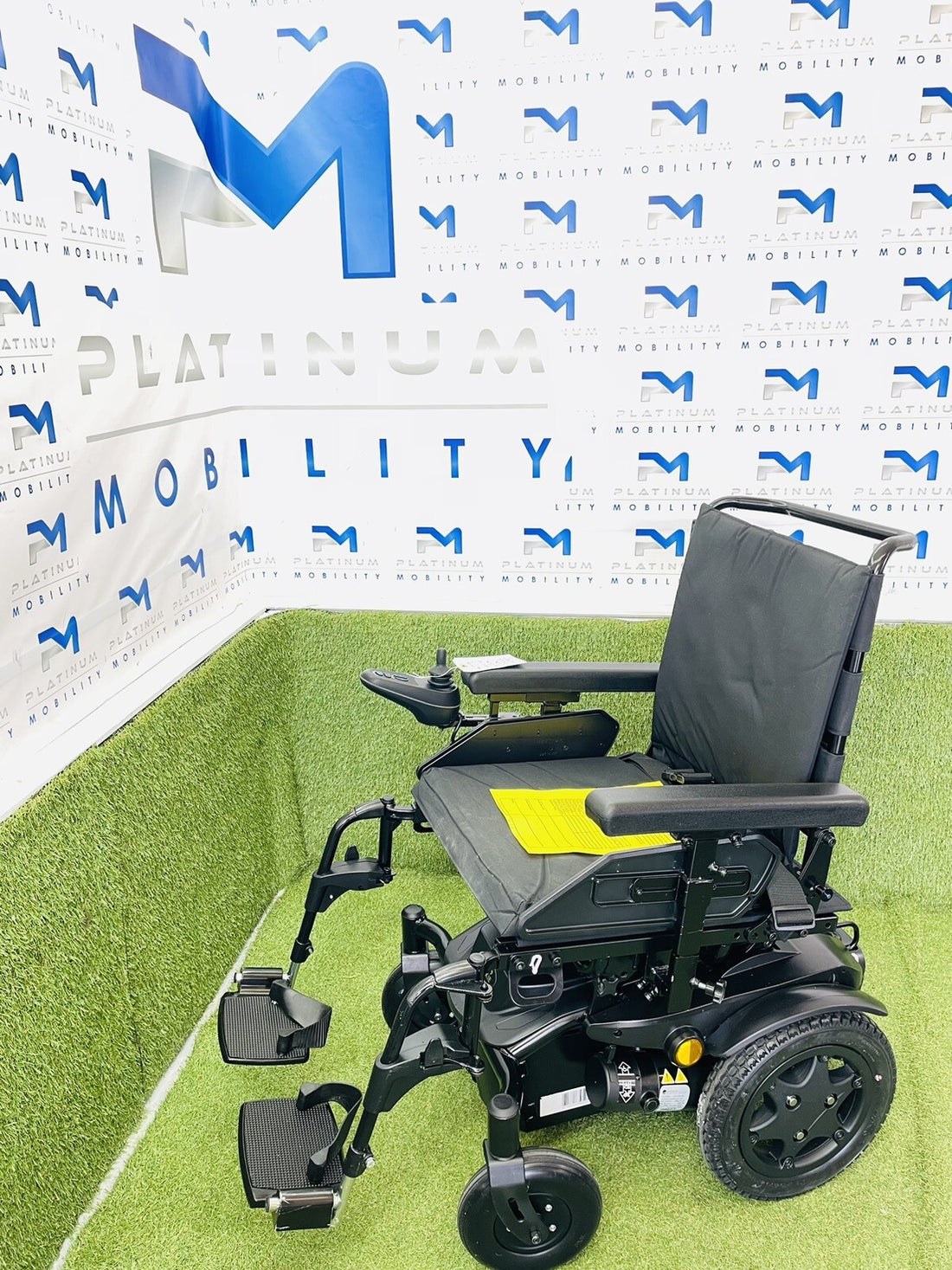 SUNRISE Quickie Q100 R 4 MPH Compact Mobility Electric Wheelchair Powerchair