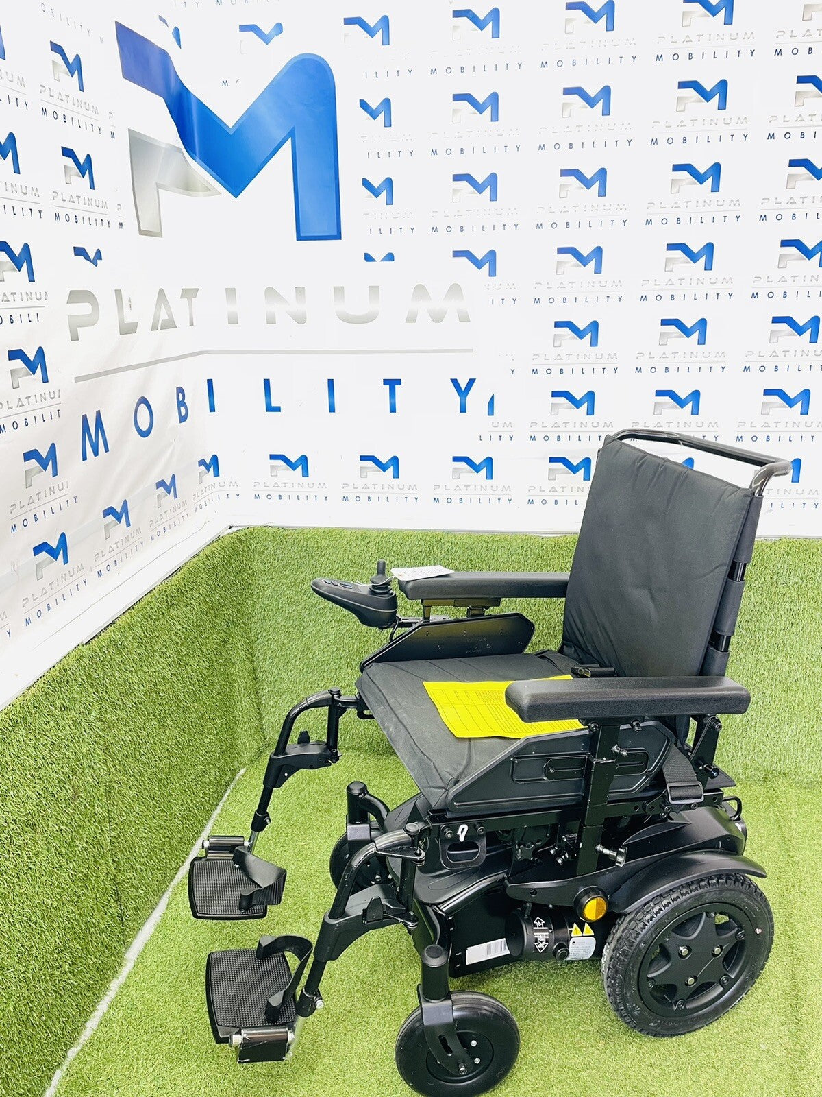 SUNRISE Quickie Q100 R 4 MPH Compact Mobility Electric Wheelchair Powerchair