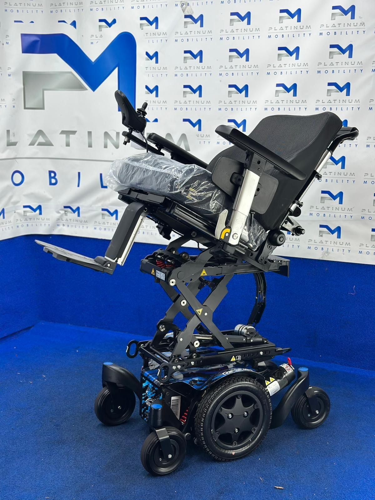 Quickie Q300 M Mini Powerchair 4 mph Riser Electric Wheelchair by Sunrise (1519)