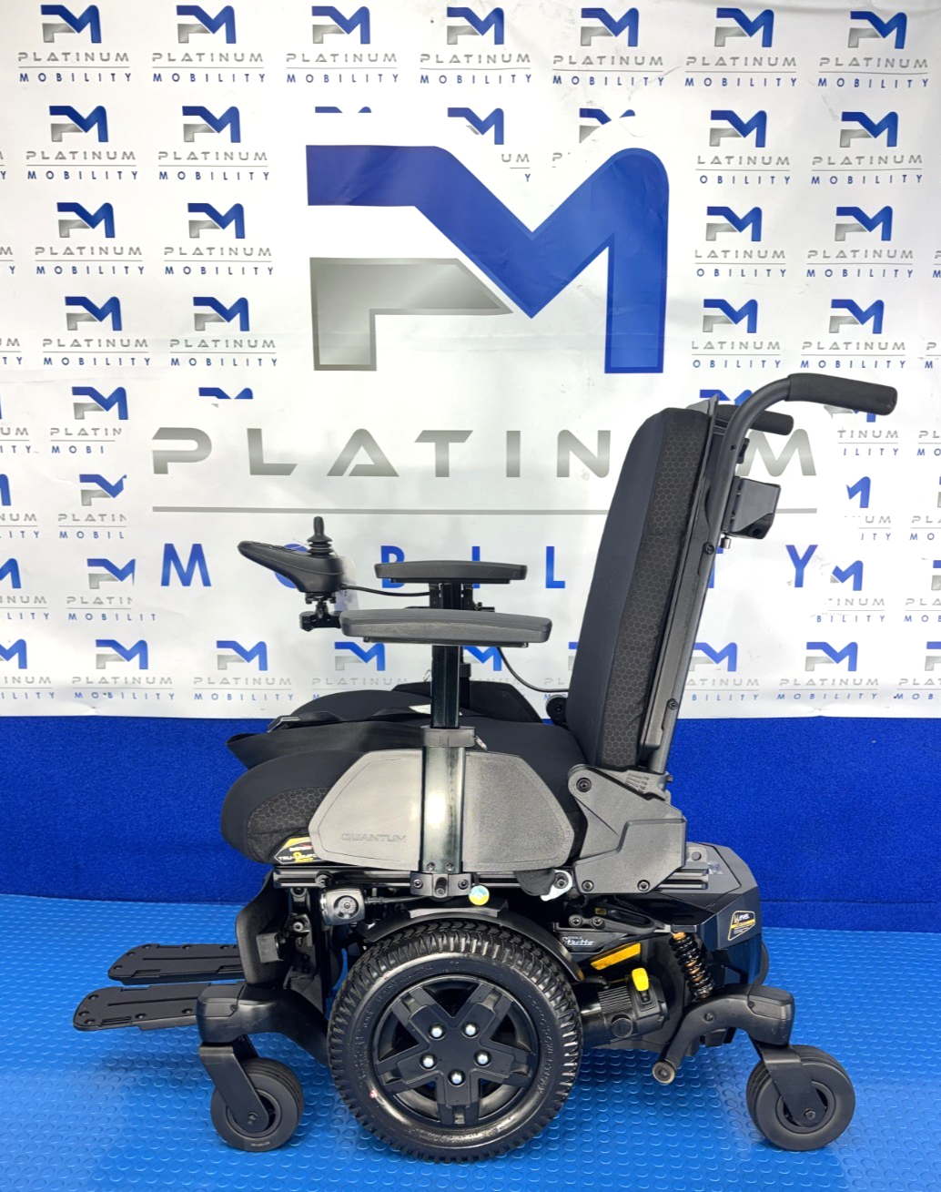 PRIDE STRETTO EDGE 3 POWERCHAIR 6MPH NEW BATTERIES, SOLID TYRES 2959