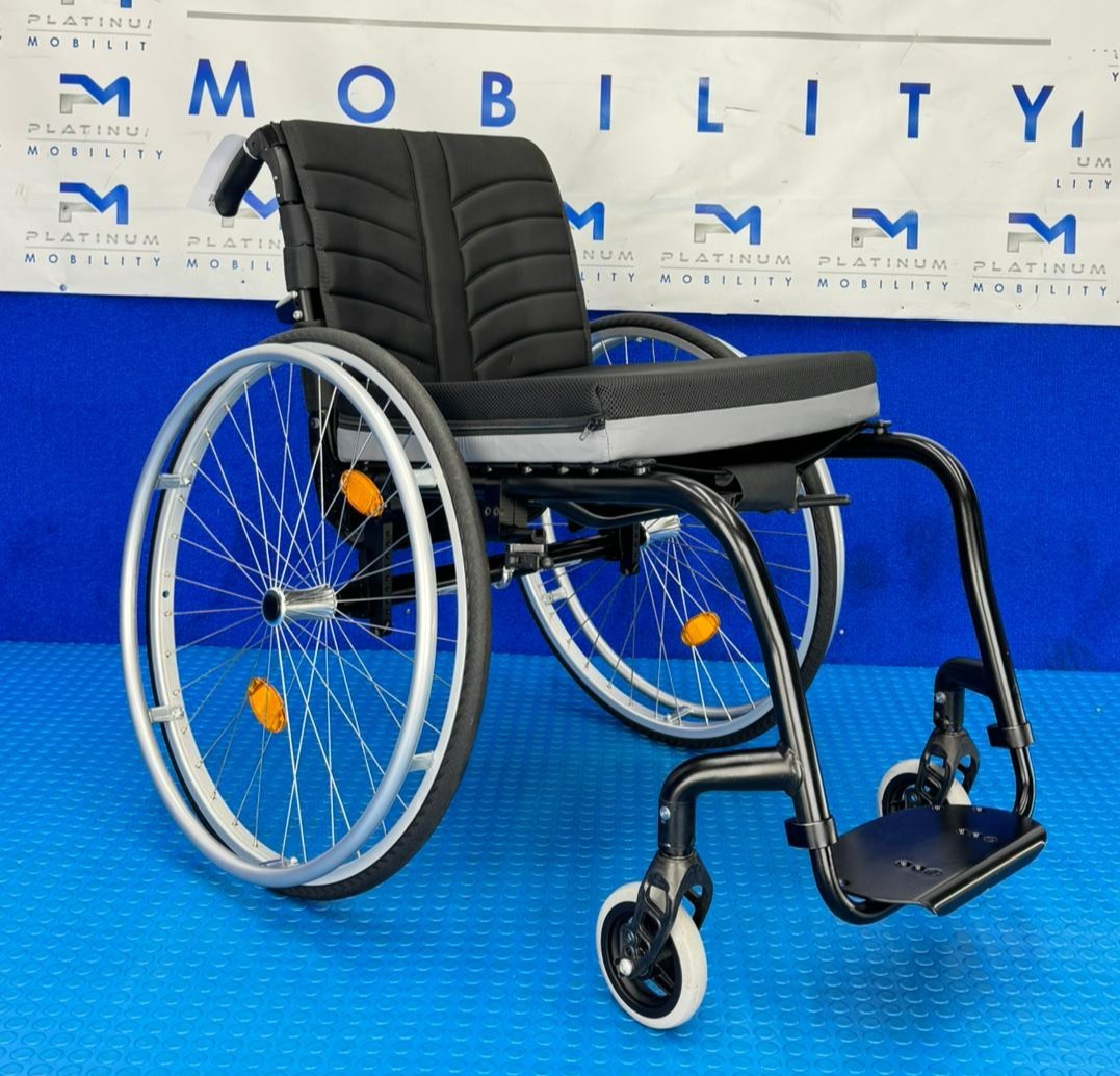 Sunrise Quickie Argon 2 Manual Active Wheelchair Stunning (17 INCH) *2175
