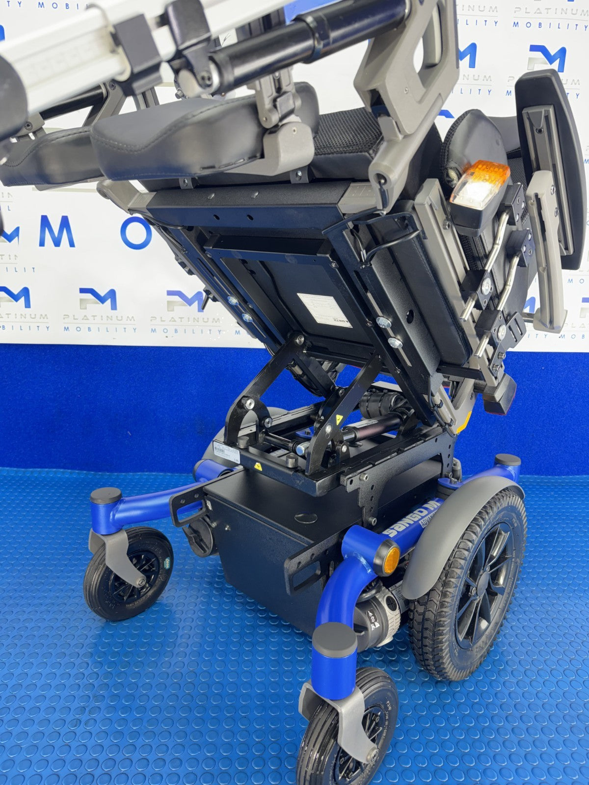 DIETZ SANGO ADVANCED M 6 MPH ELECTRIC POWERCHAIR Tilt, Electric Legs No VAT 4101