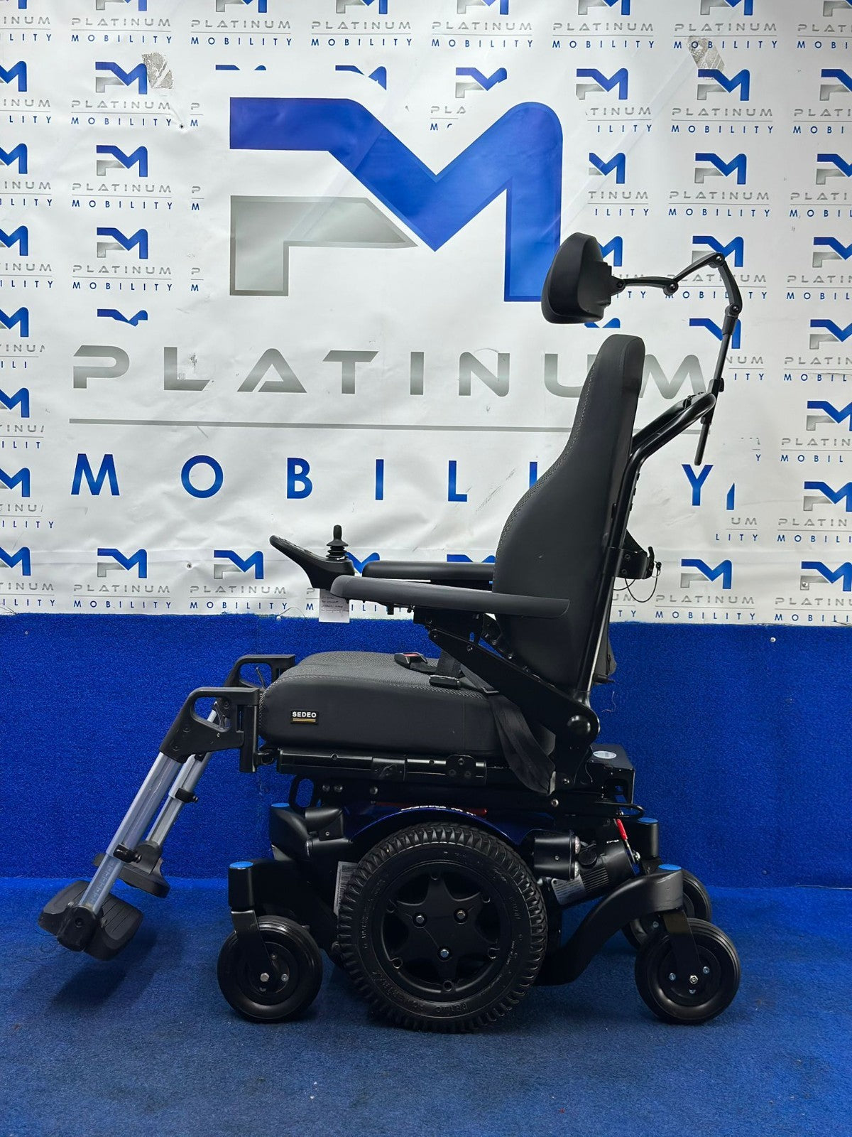 Quickie Q300 M Mini Powerchair 6 mph Riser Electric Wheelchair by Sunrise (1584)