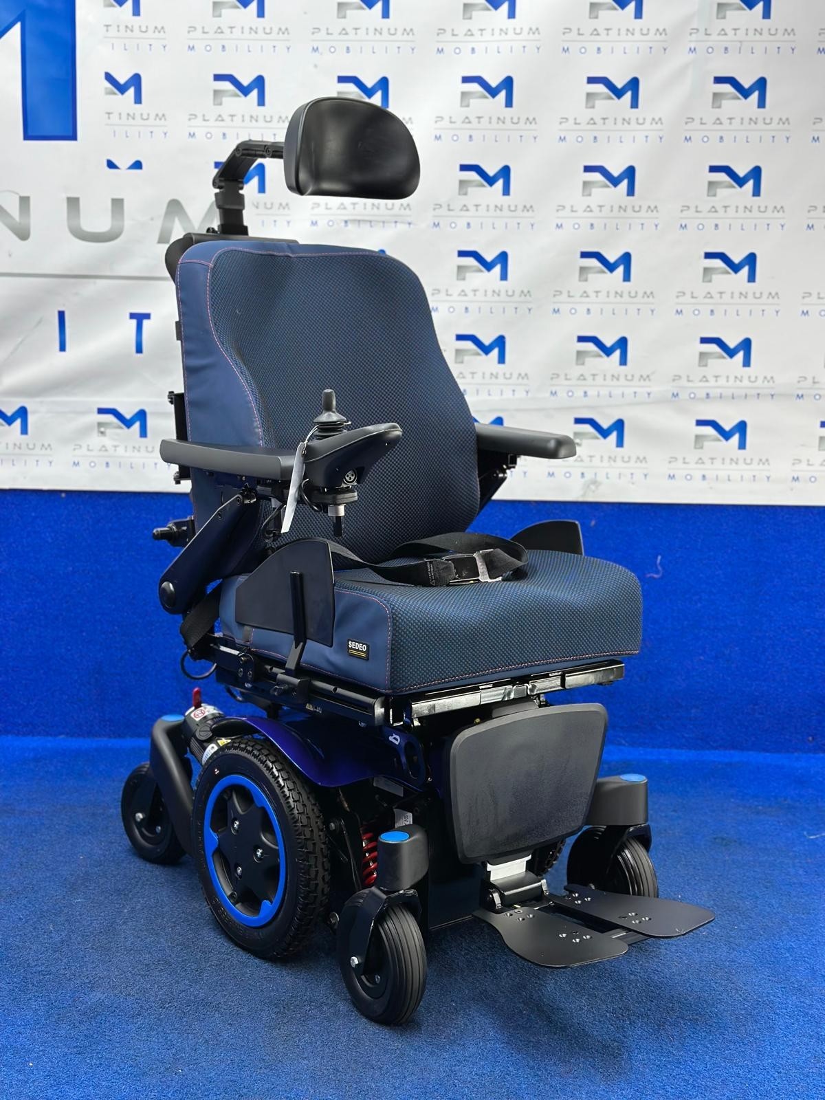 Quickie Q300 Mini Powerchair – 4mph Riser Electric Wheelchair by Sunrise (1571)