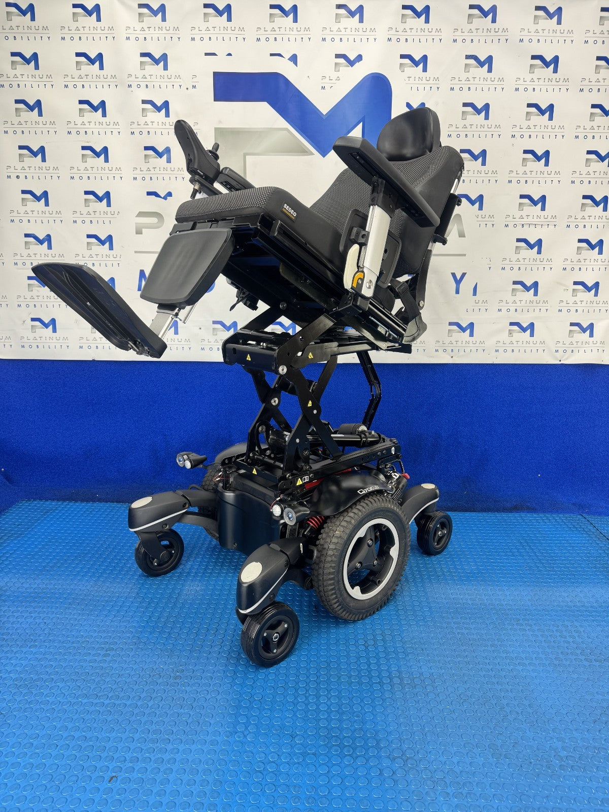 Sunrise Quickie Q700 M 6mph Electric Rise Tilt solid Tyres Wheelchair 2554