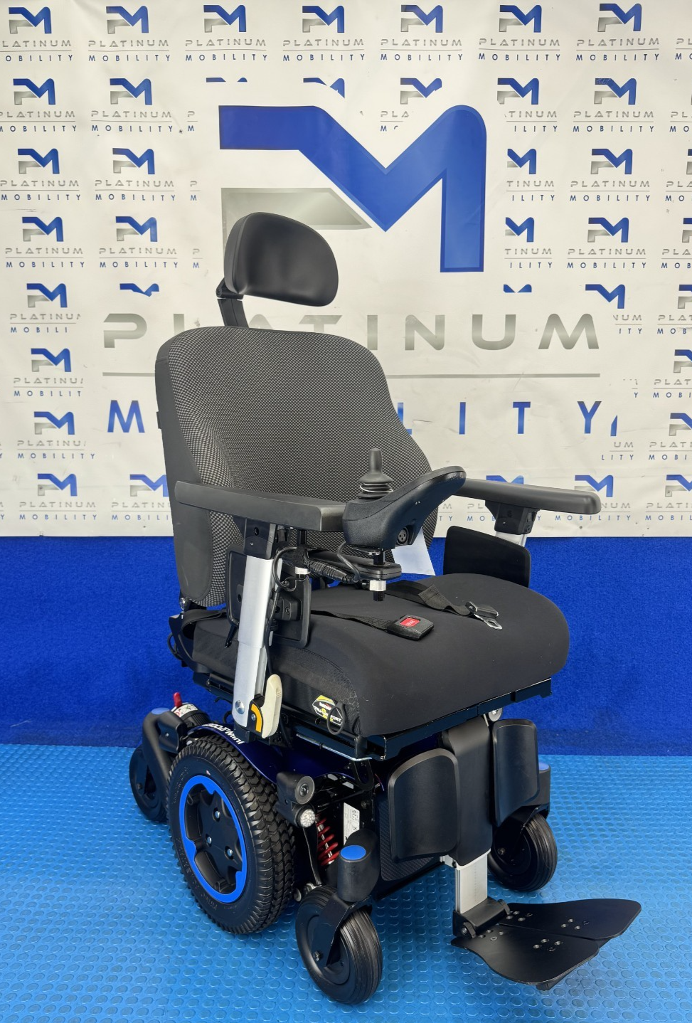 SUNRISE QUICKIE Q300M 6MPH ELECTRIC RECLINE RISER TILT POWERCHAIR 2447