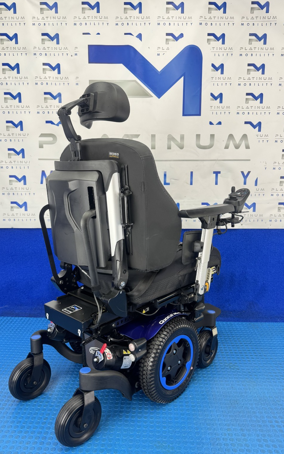 SUNRISE QUICKIE Q300M 6MPH ELECTRIC RECLINE RISER TILT POWERCHAIR 2447