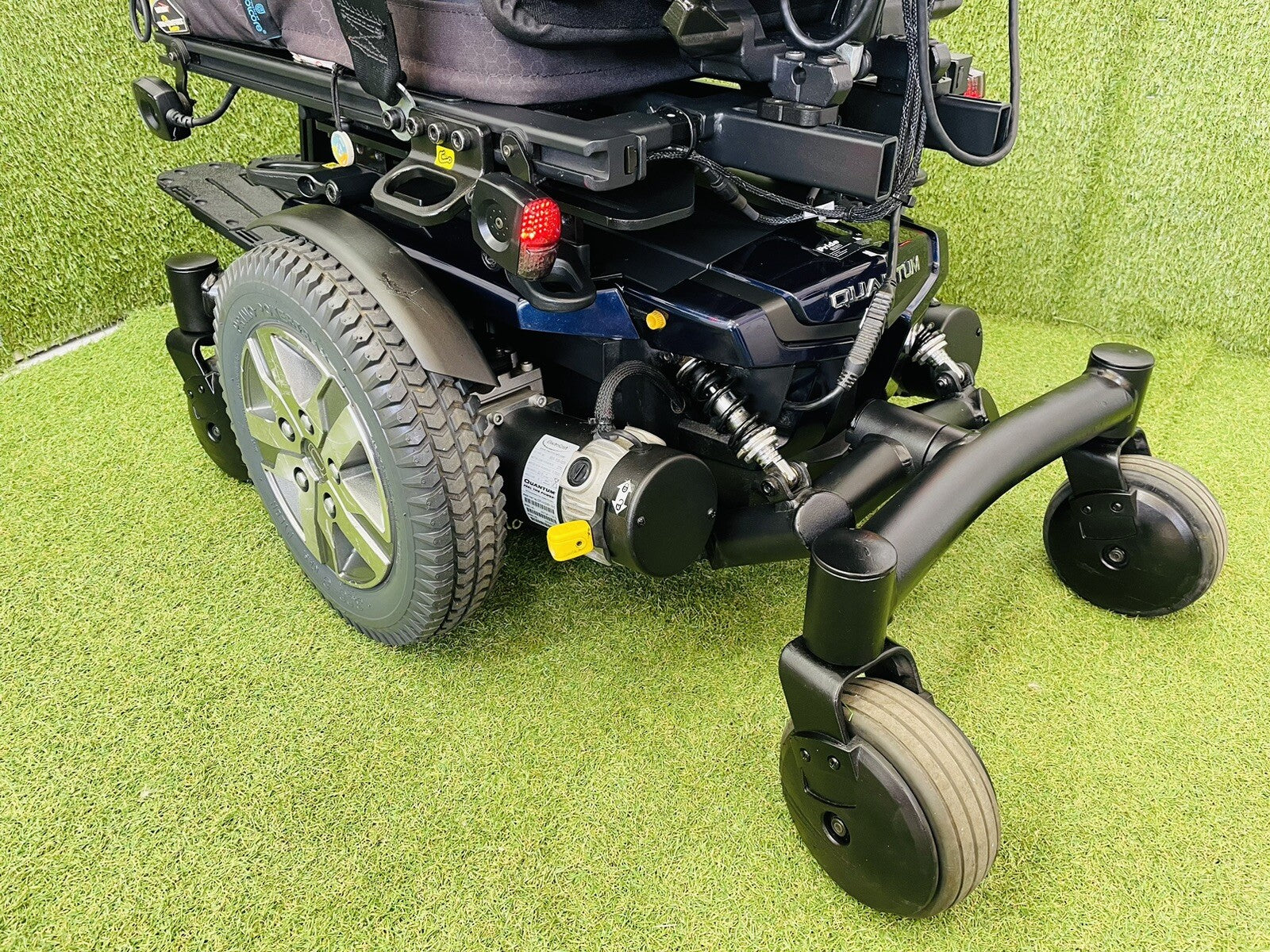 PRIDE QUANTUM EDGE Z 2.0 6 MPH ELECTRIC WHEELCHAIR POWERCHAIR MOBILITY Q6 Q700