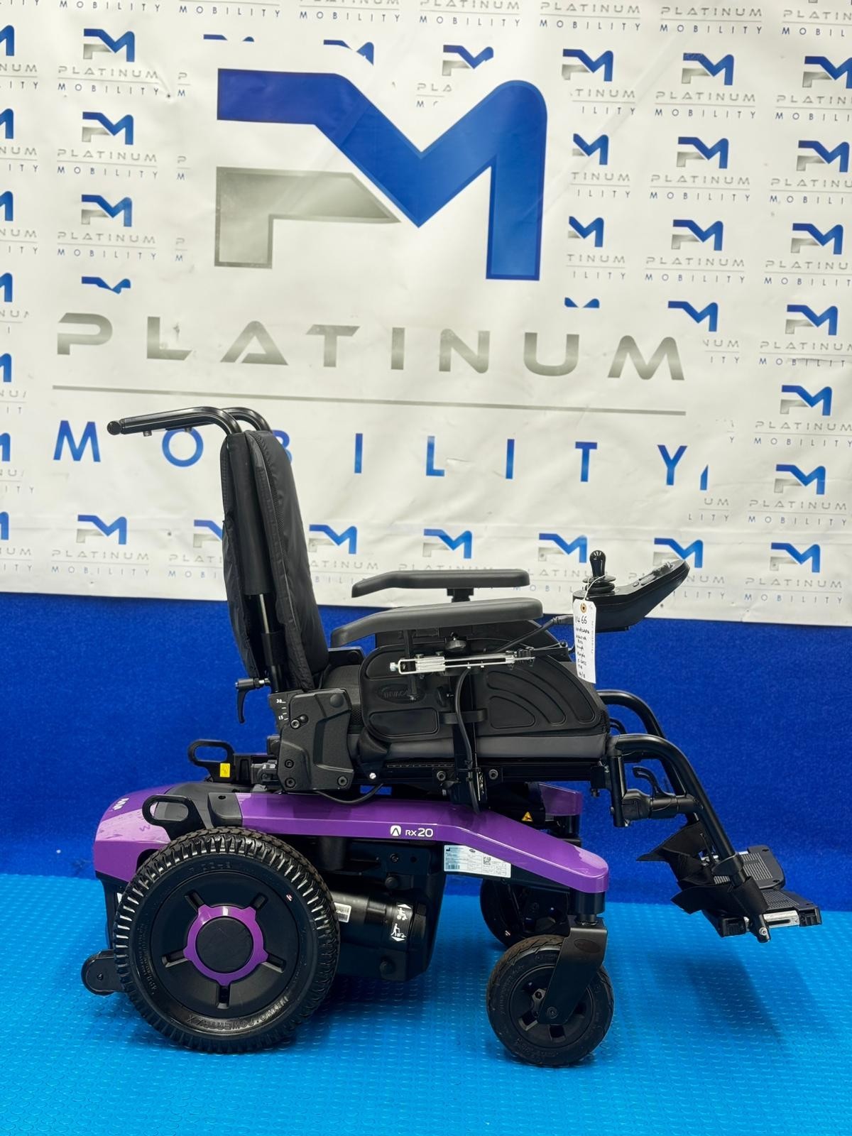 Invacare AVIVA RX20 4MPH Powerchair Tilt RWD Narrow Base 1466