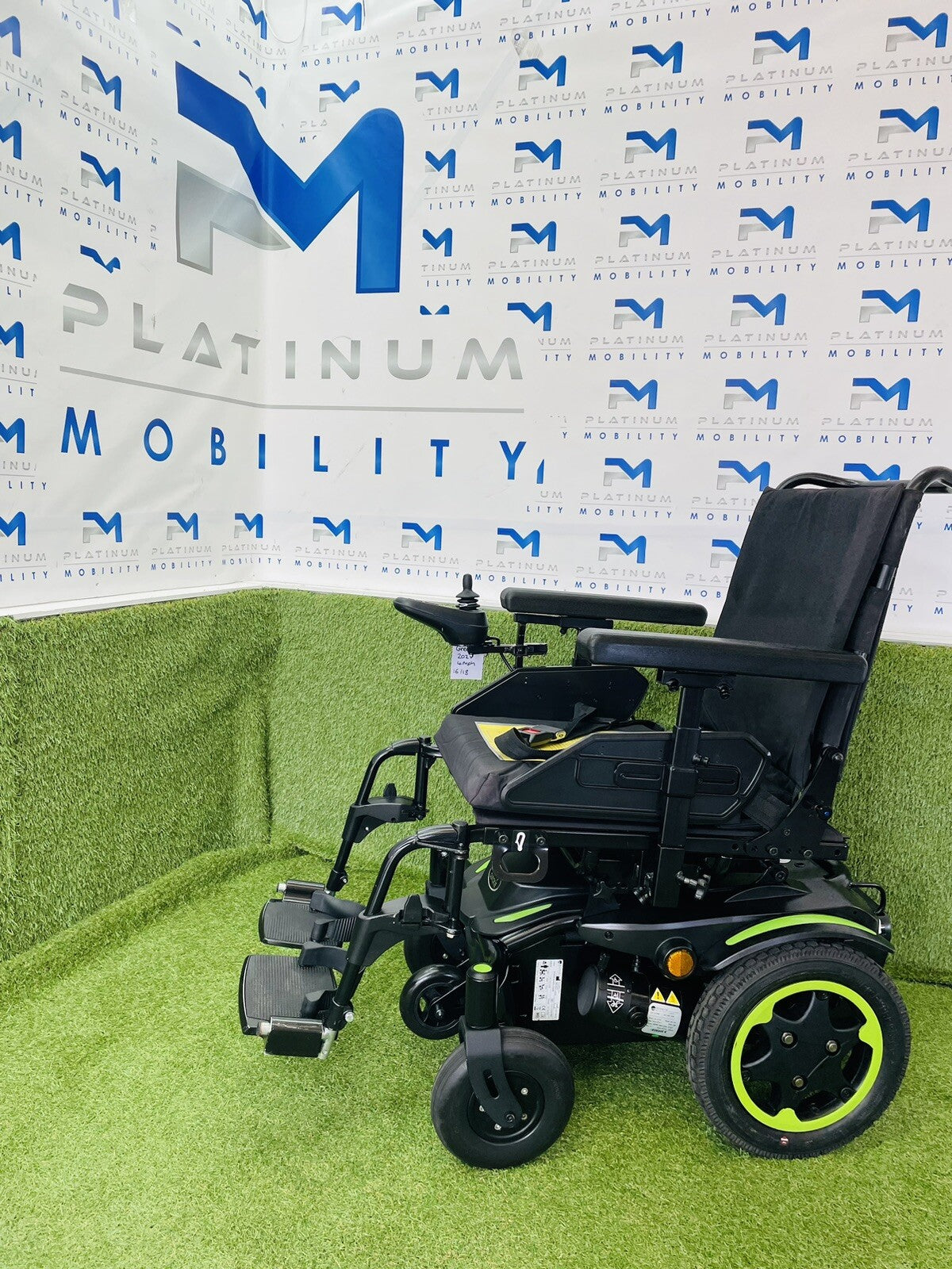 Powerchair Quickie Q100R Compact Indoor Outdoor Sunrise Medical Comfy Mid Wheel