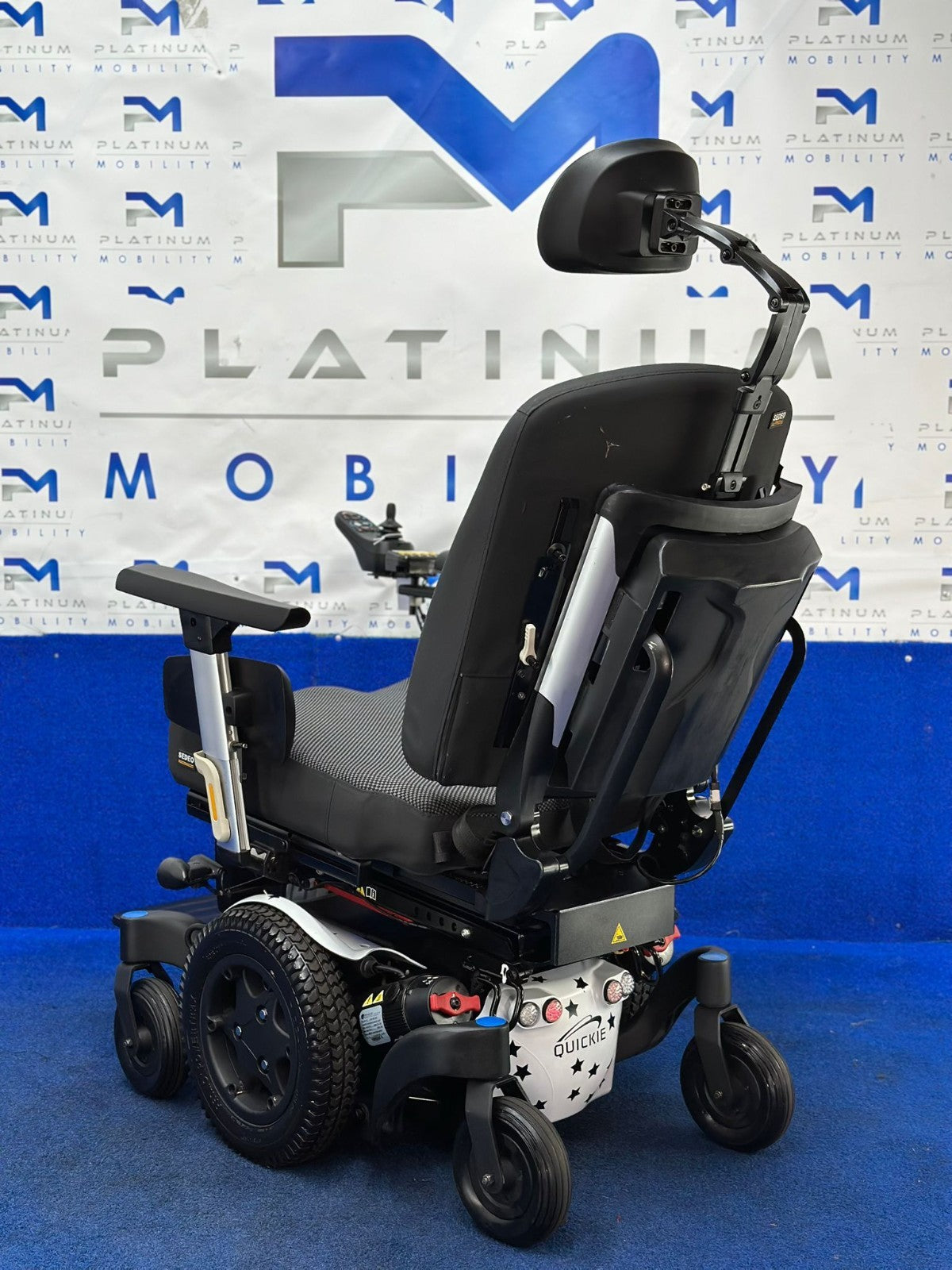 CUSTOM Sunrise Quickie Q500 M Powerchair – 6mph Riser Electric Wheelchair (1586)
