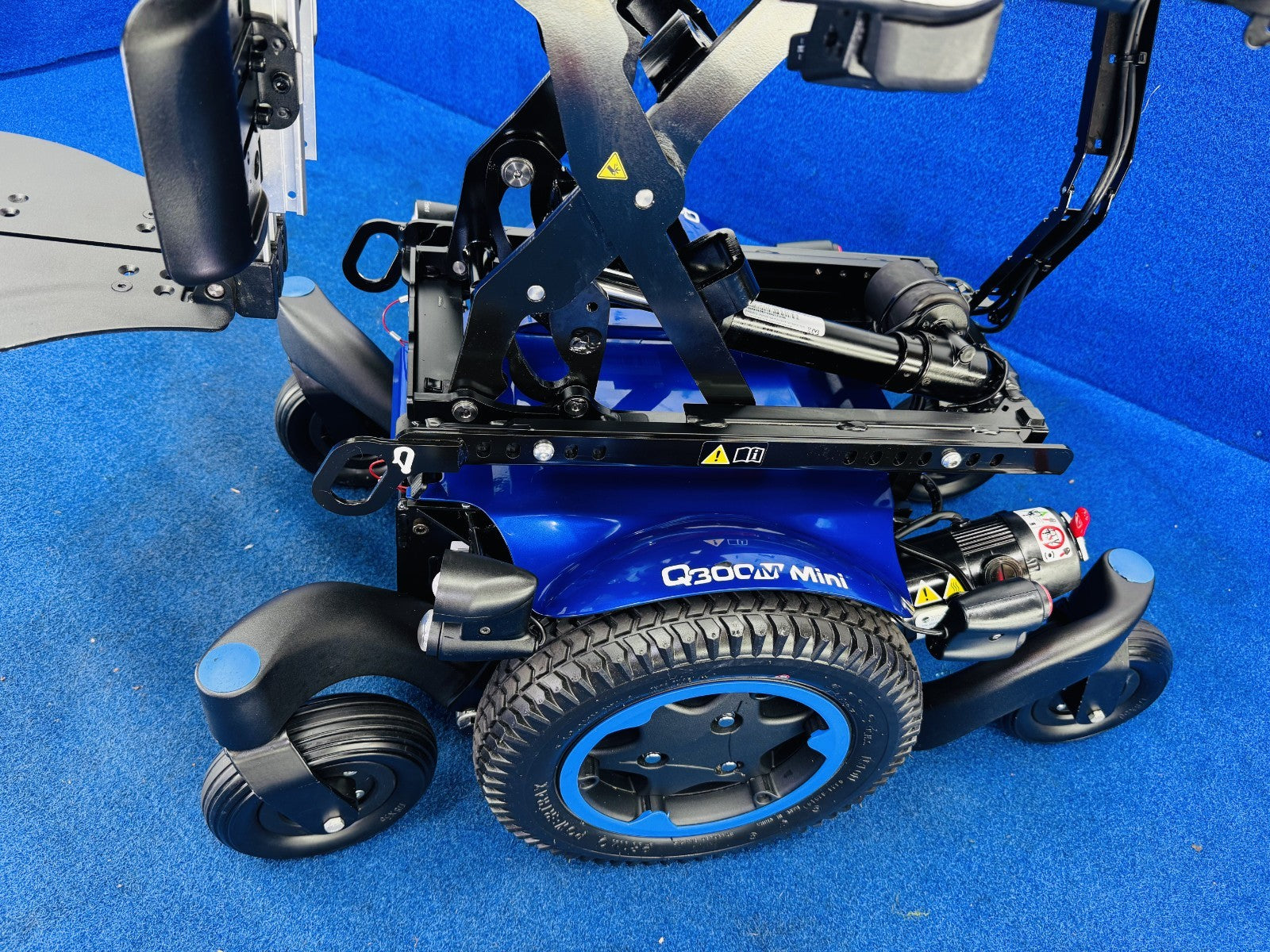 Quickie Q300 Mini Powerchair – 6mph Riser Electric Wheelchair by Sunrise (1484)