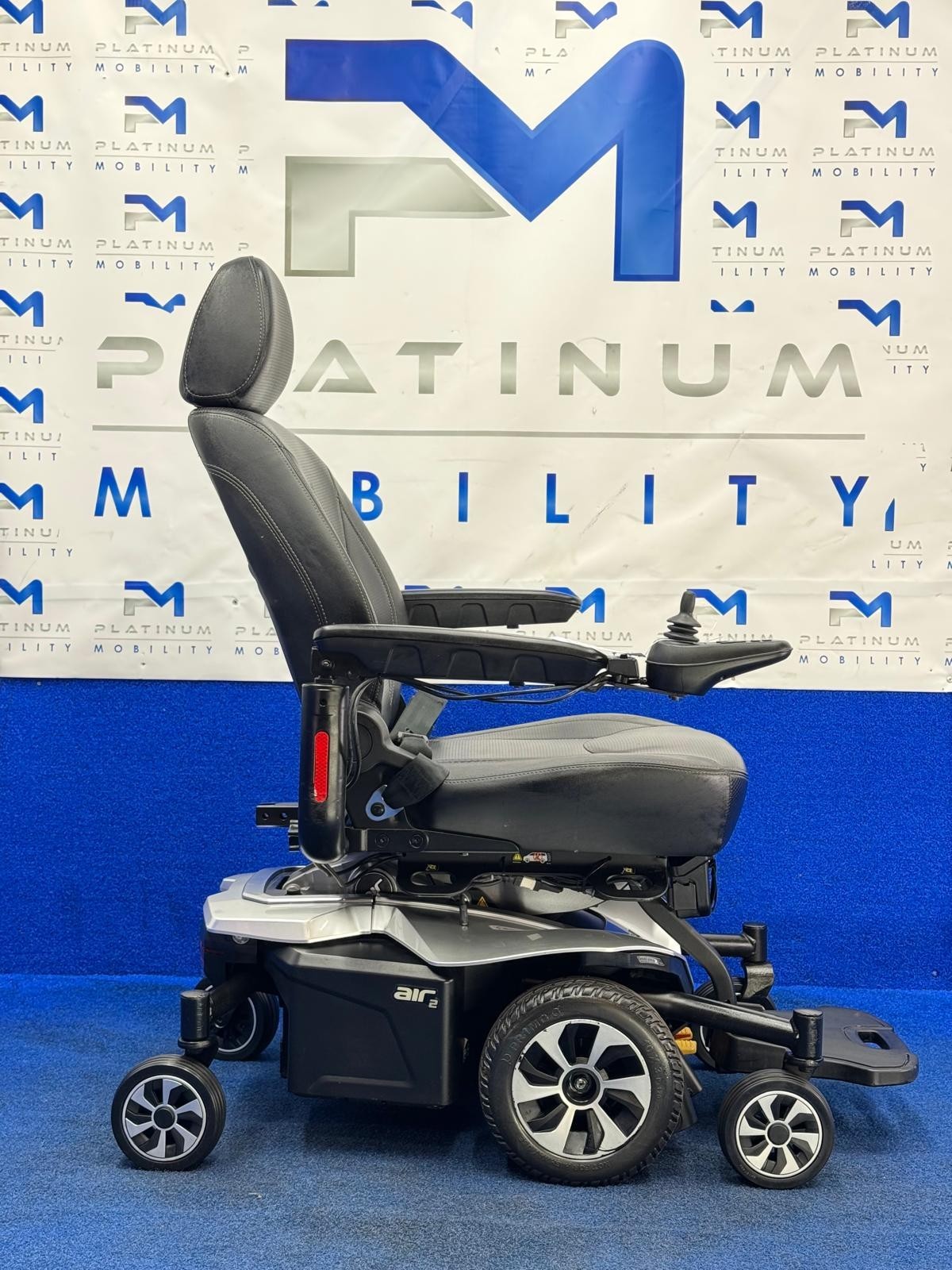 Pride Jazzy Air 2.0 Power Chair Electric Wheelchair with Electric Seat Lift 1578