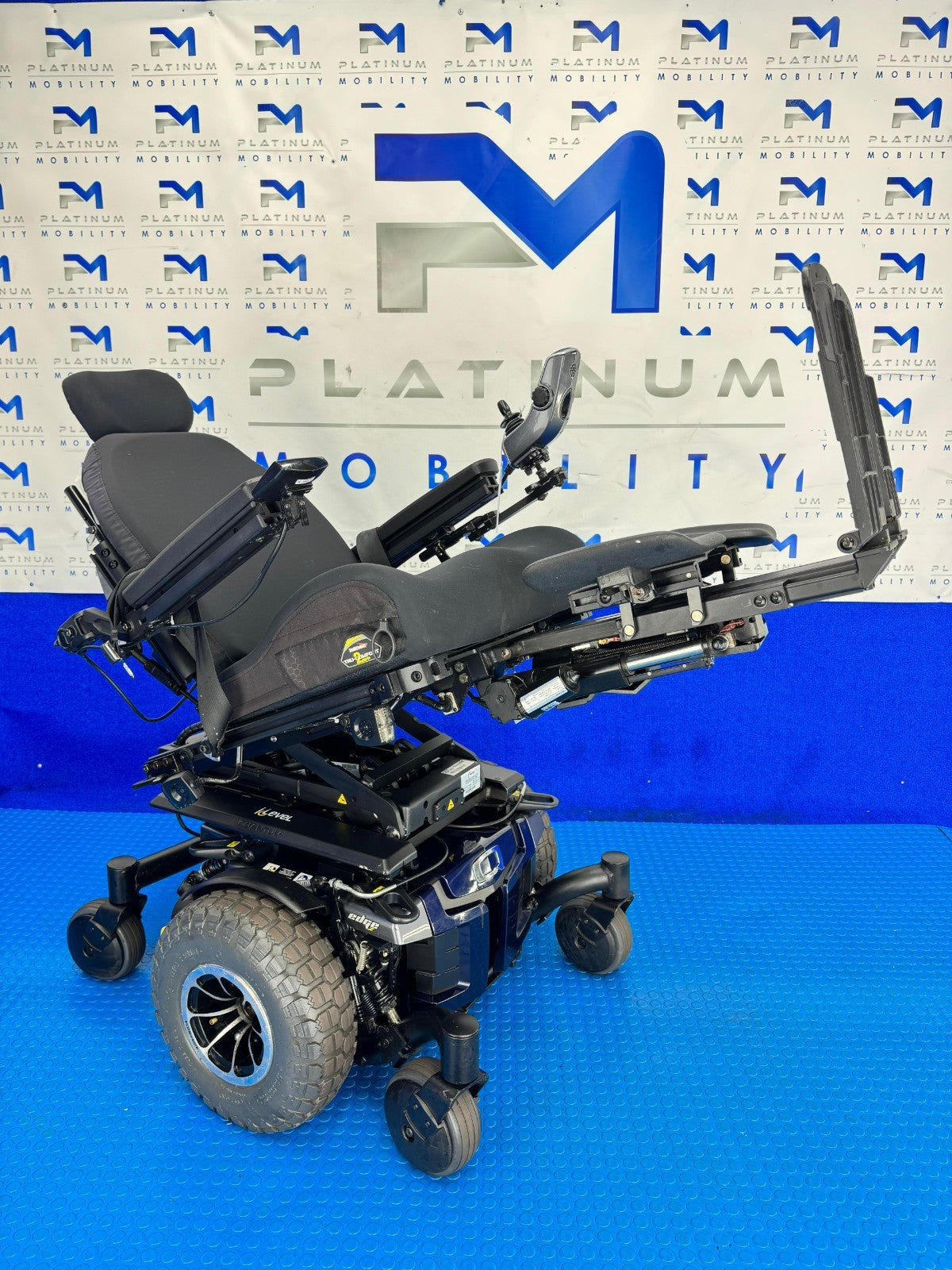 PRIDE QUANTUM Q6 EDGE Z 2.0 i-LEVEL 6 MPH ELECTRIC MOBILITY POWERCHAIR 871