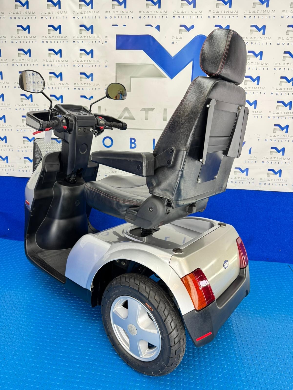 TGA Breeze S3 8MPH LARGE Mobility Scooter All Terrain *1990