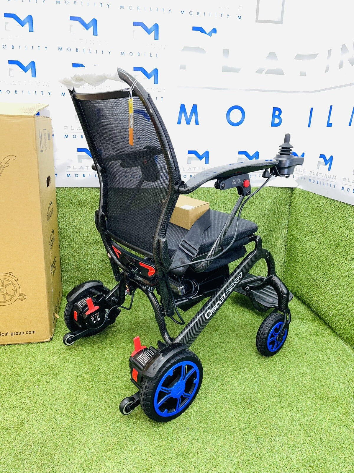 QUICKIE Q50 R LIGHTWEIGHT CARBON FIBRE ELECTRIC POWERCHAIR SCOOTER FOLDING 4MPH