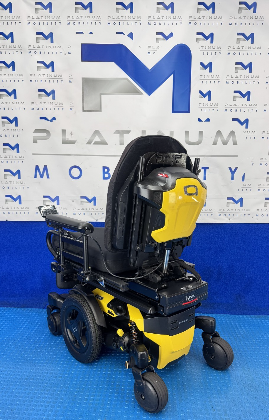 PRIDE QUANTUM EDGE 3 STRETTO i-LEVEL 6 MPH ELECTRIC MOBILITY POWERCHAIR 2005