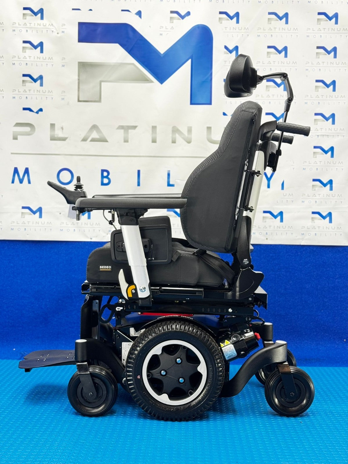 2025 Sunrise Quickie Q300M Mini Powerchair 4mph Riser Electric Wheelchair (1936)