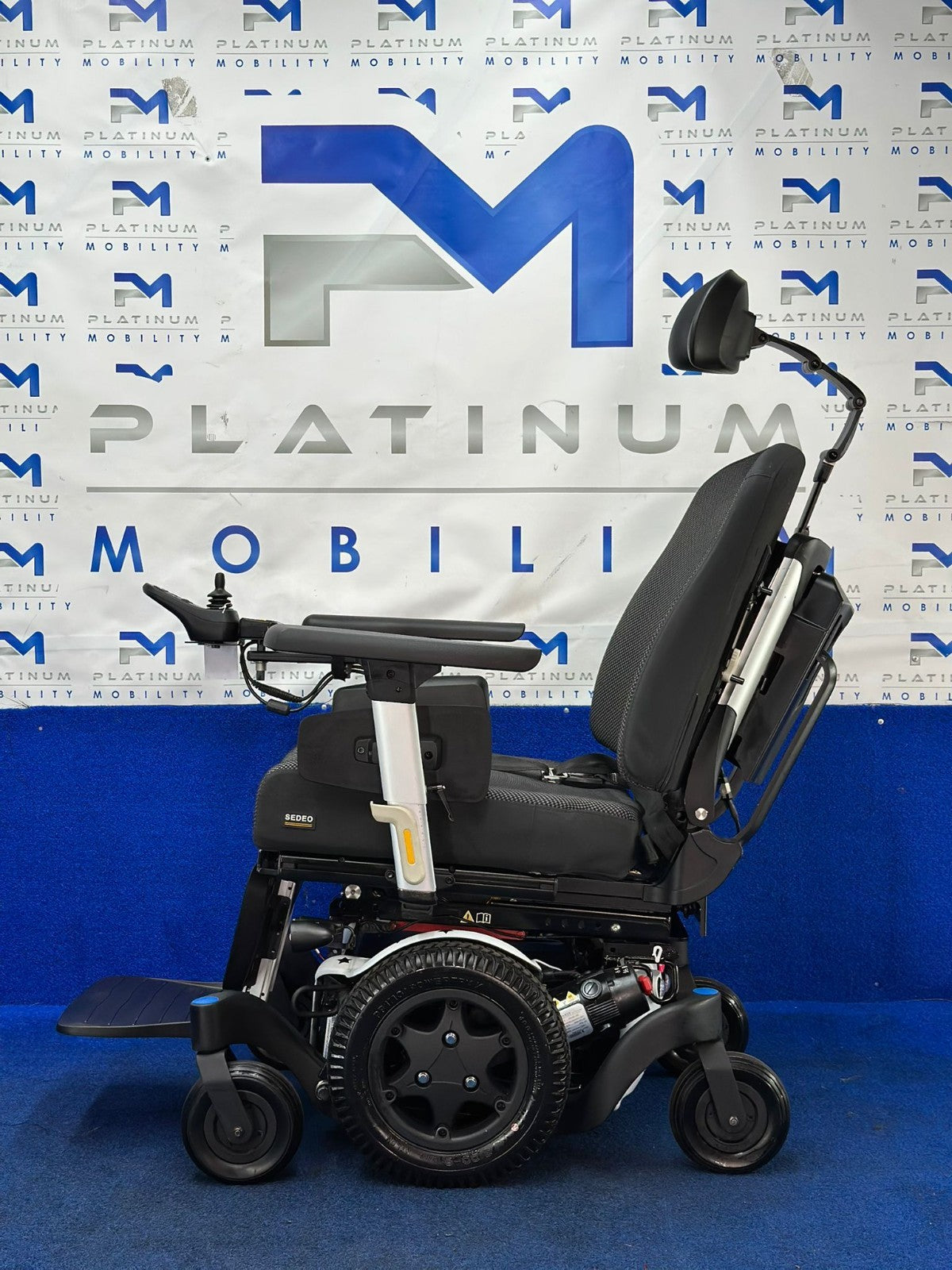 CUSTOM Sunrise Quickie Q500 M Powerchair – 6mph Riser Electric Wheelchair (1586)