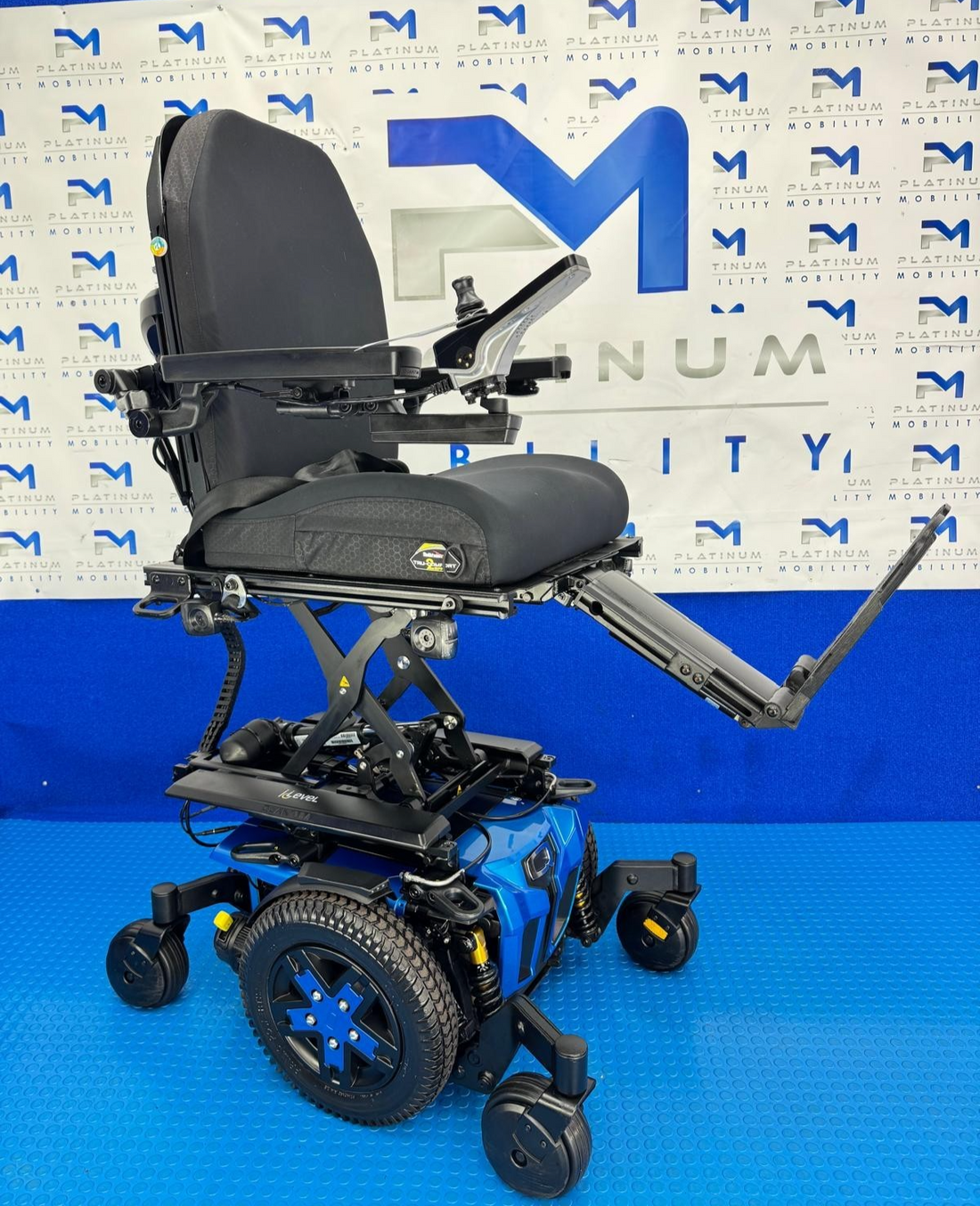PRIDE QUANTUM Q6 EDGE 3 i-LEVEL 6 MPH ELECTRIC MOBILITY POWERCHAIR 1977