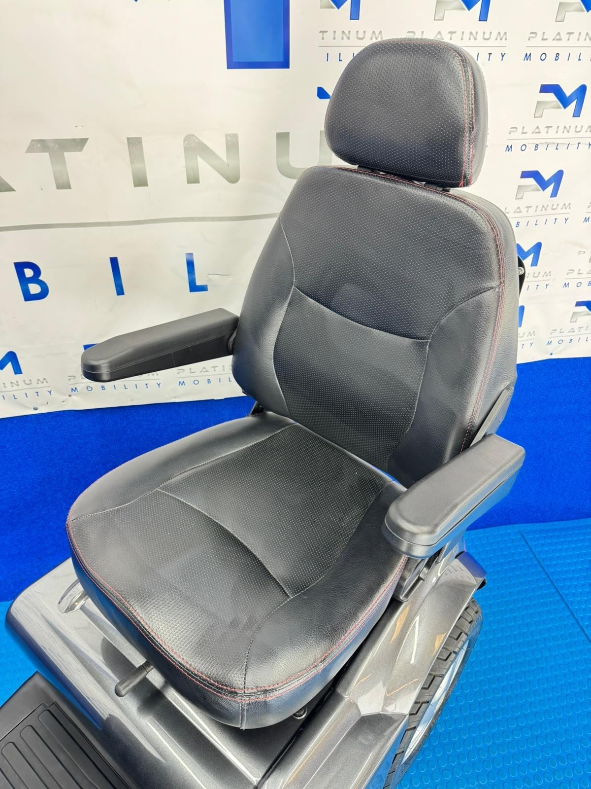 2022 TGA Breeze S3 8MPH LARGE Mobility Scooter All Terrain *2019