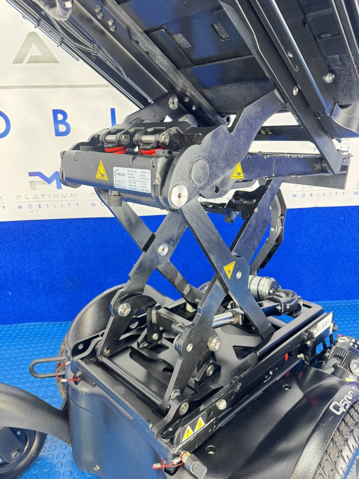 Sunrise Quickie Q500M Powerchair 4mph Electric Riser, Tilt Legs Wheelchair 4084