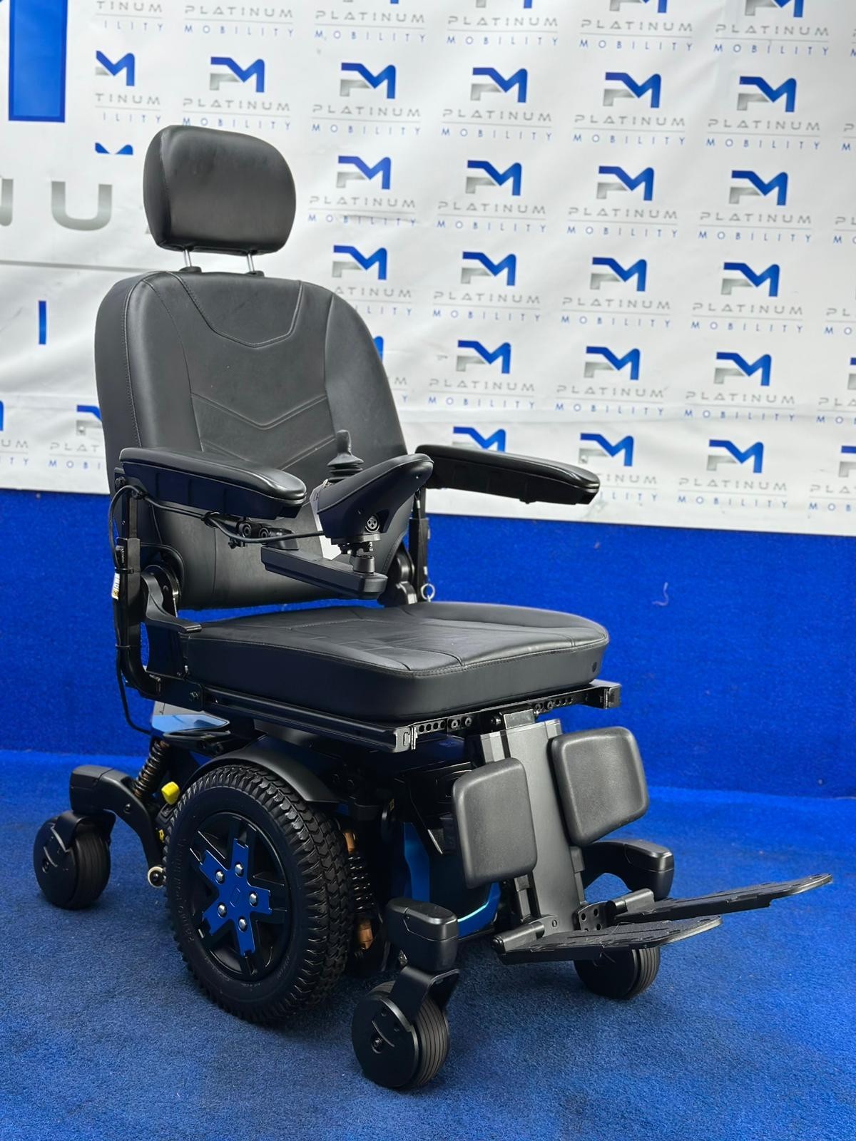 Quantum Edge 3 Stretto Powerchair – 4mph, Compact Electric Wheelchair (941)