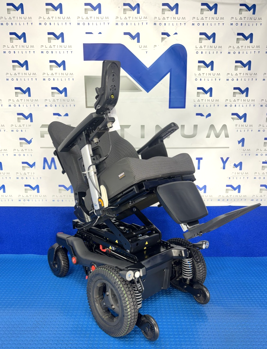Sunrise Quickie Q700R FWD 6mph Powerchair Rise Tilt New Batteries Ref 4015
