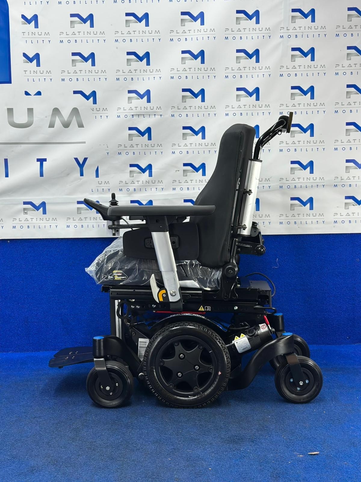 Quickie Q300 M Mini Powerchair 4 mph Riser Electric Wheelchair by Sunrise (1519)